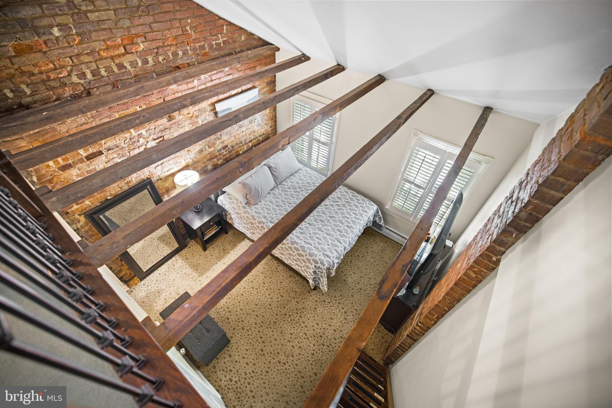 HISTORIC OLD TOWN - Residential Lease