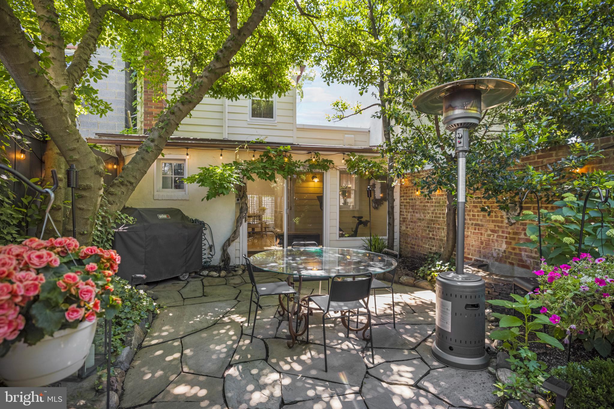 HISTORIC OLD TOWN - Residential Lease