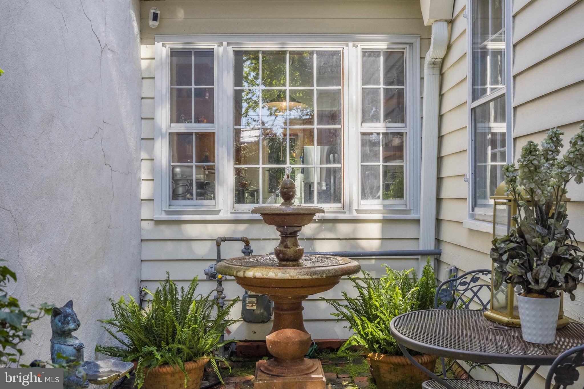 HISTORIC OLD TOWN - Residential Lease