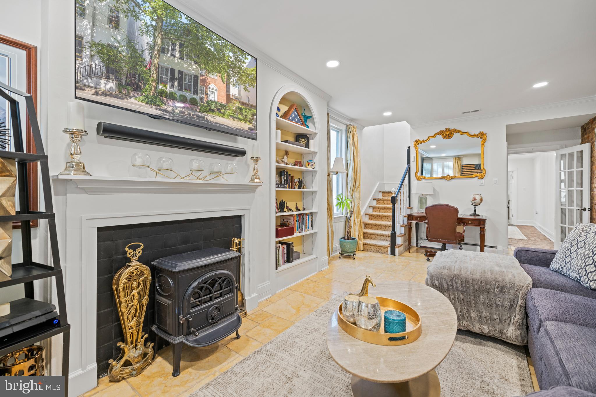 HISTORIC OLD TOWN - Residential Lease