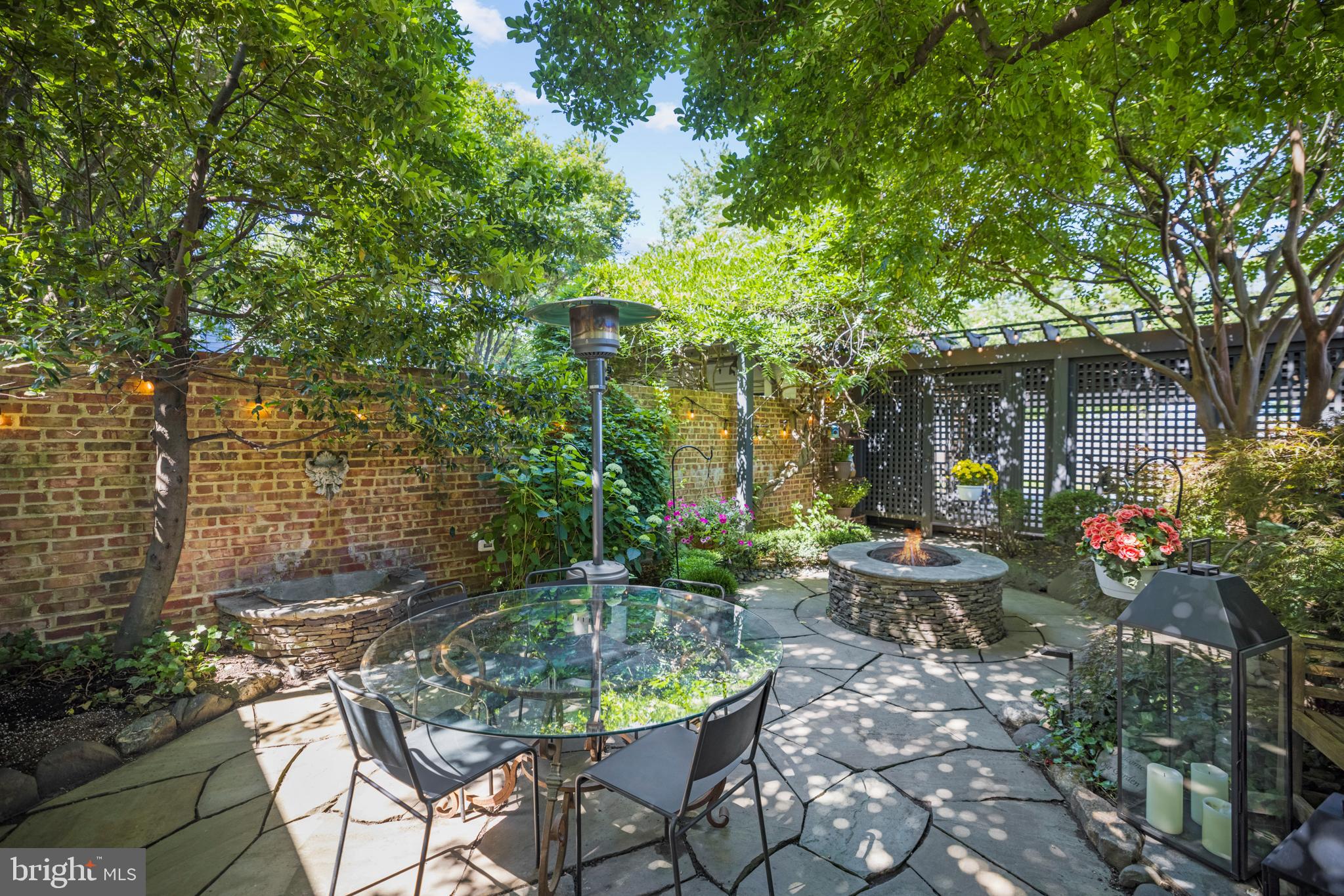 HISTORIC OLD TOWN - Residential Lease