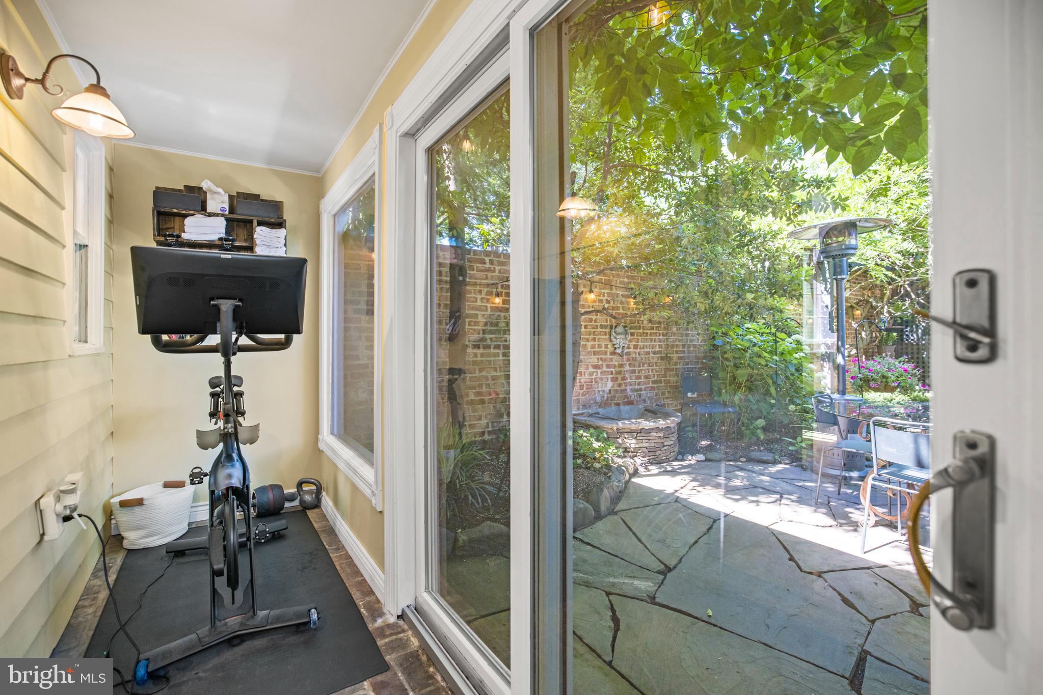 HISTORIC OLD TOWN - Residential Lease