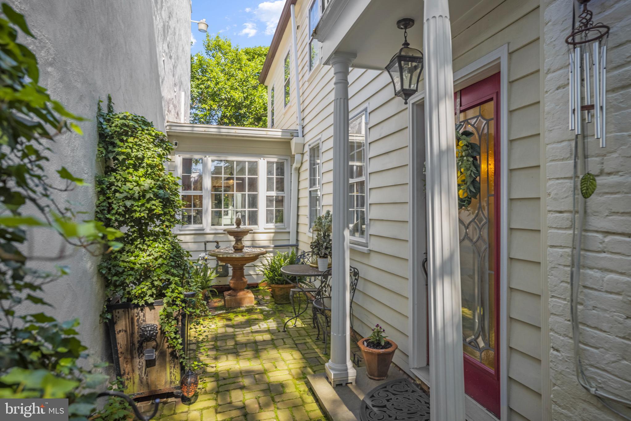 HISTORIC OLD TOWN - Residential Lease