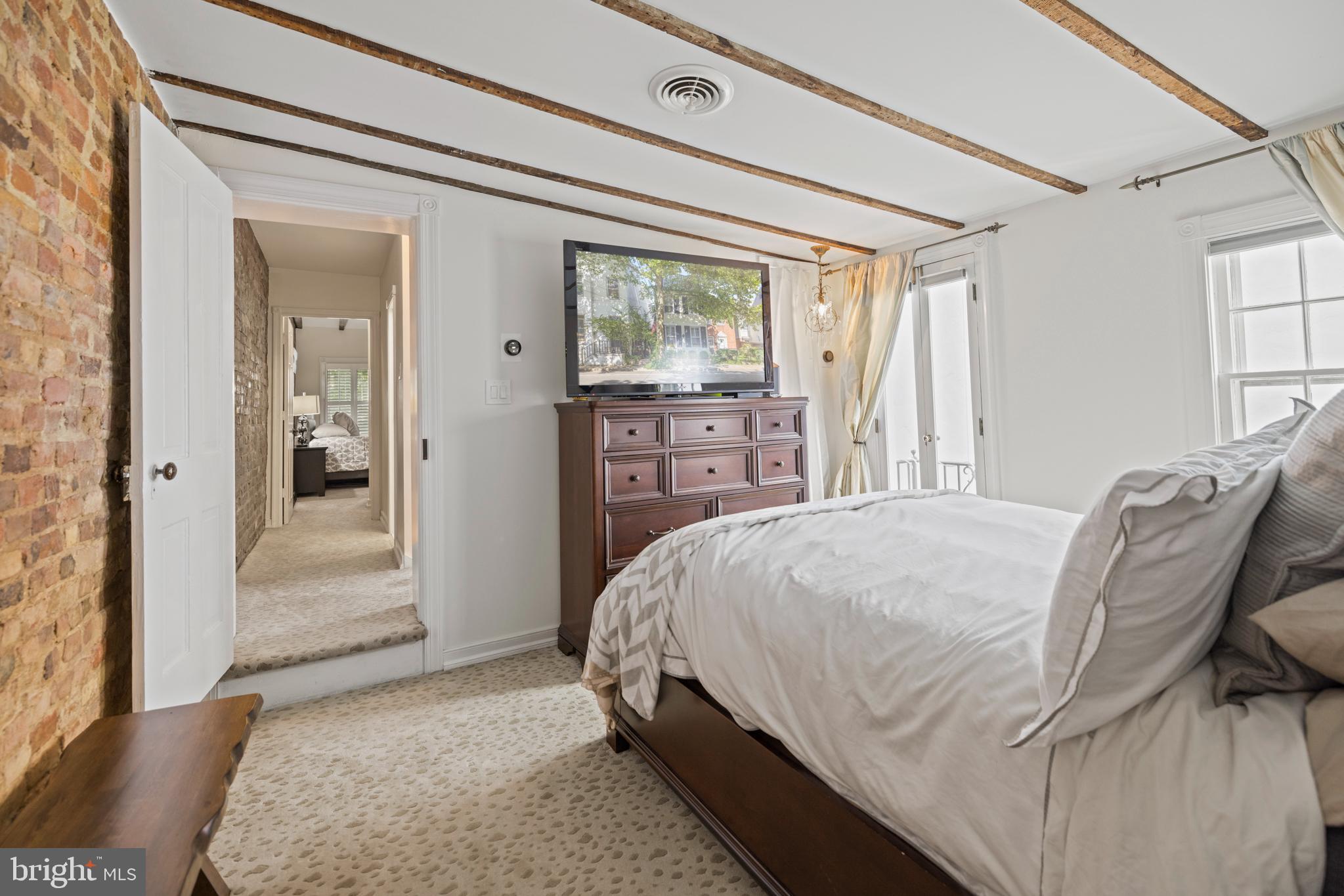 HISTORIC OLD TOWN - Residential Lease