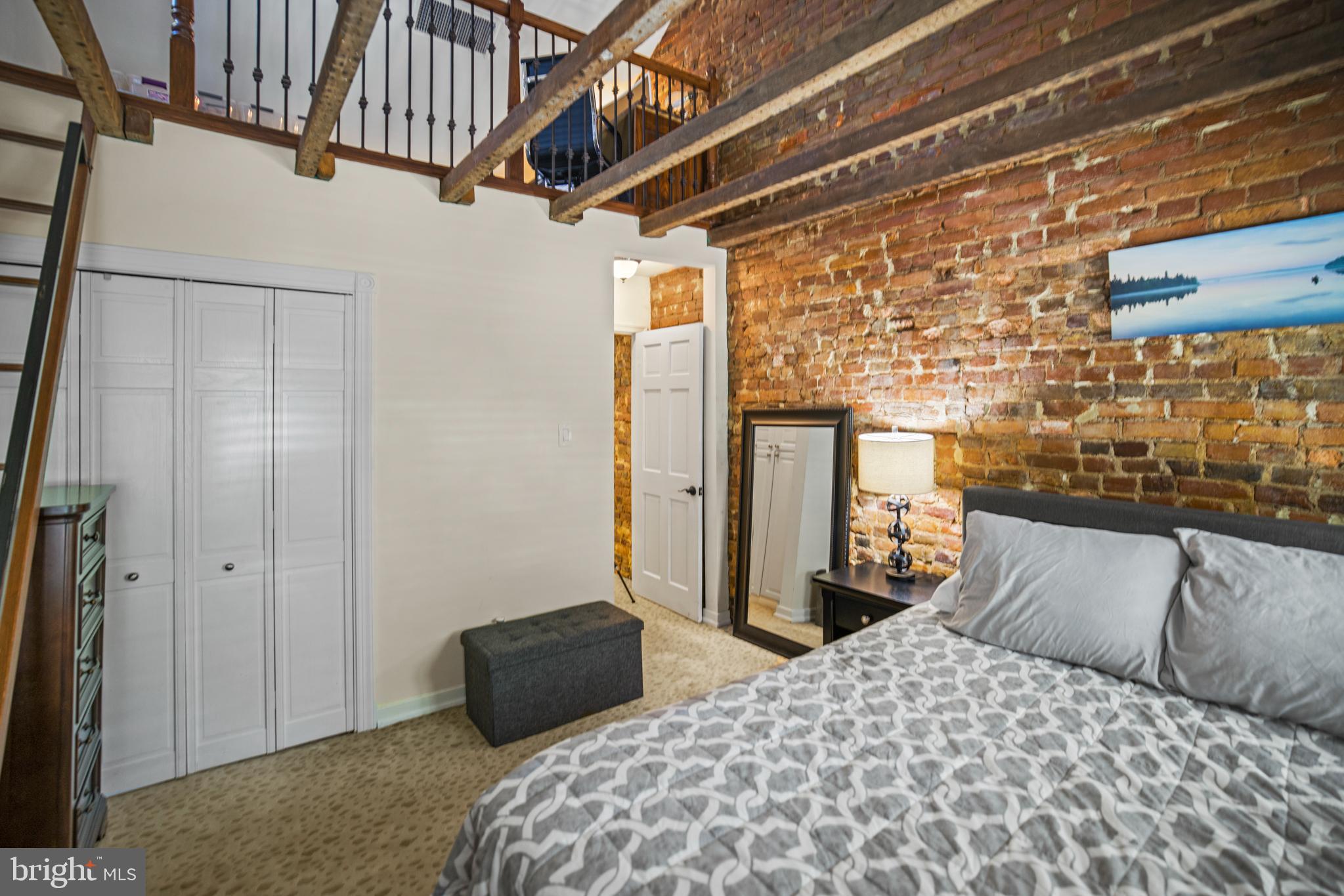 HISTORIC OLD TOWN - Residential Lease