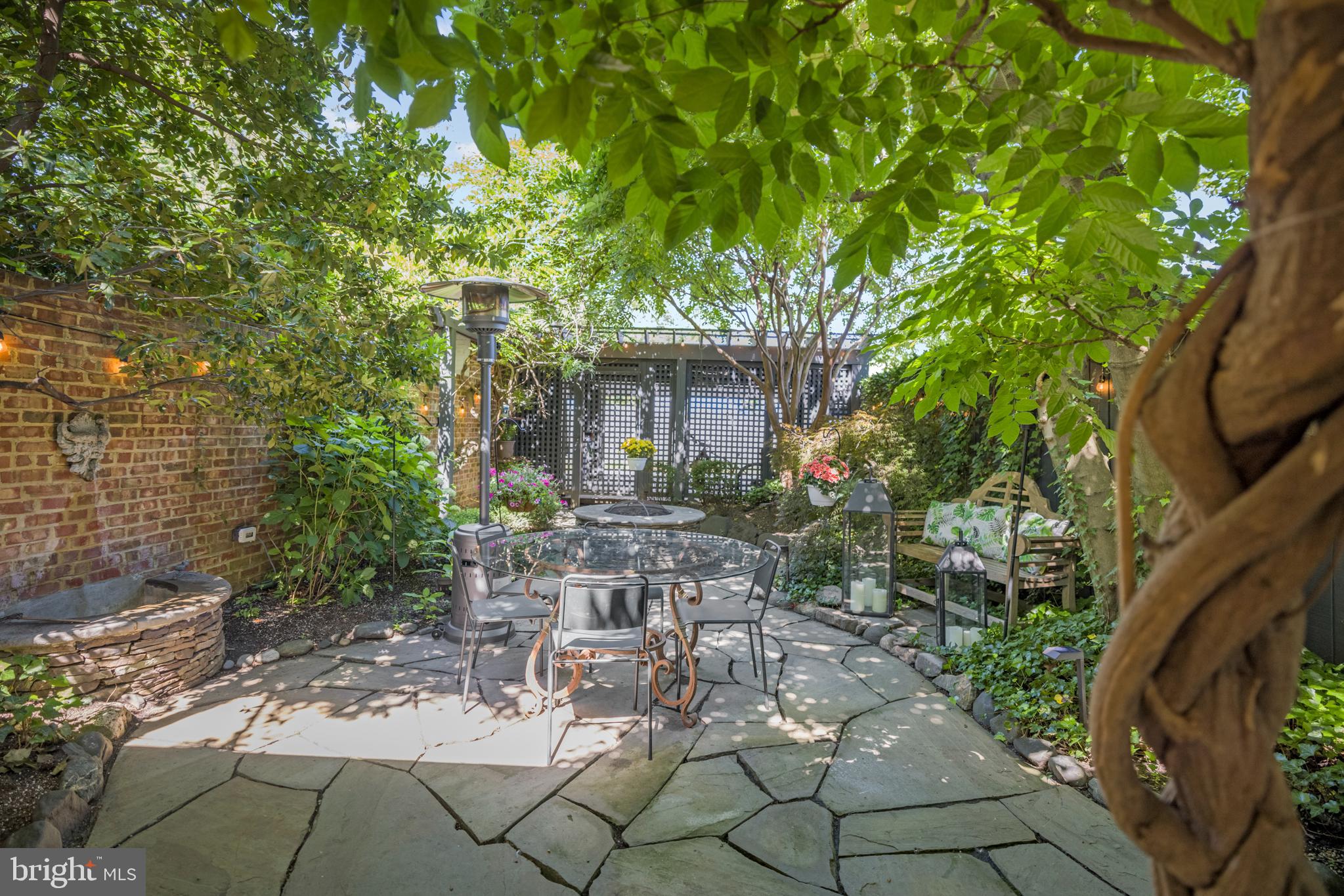 HISTORIC OLD TOWN - Residential Lease