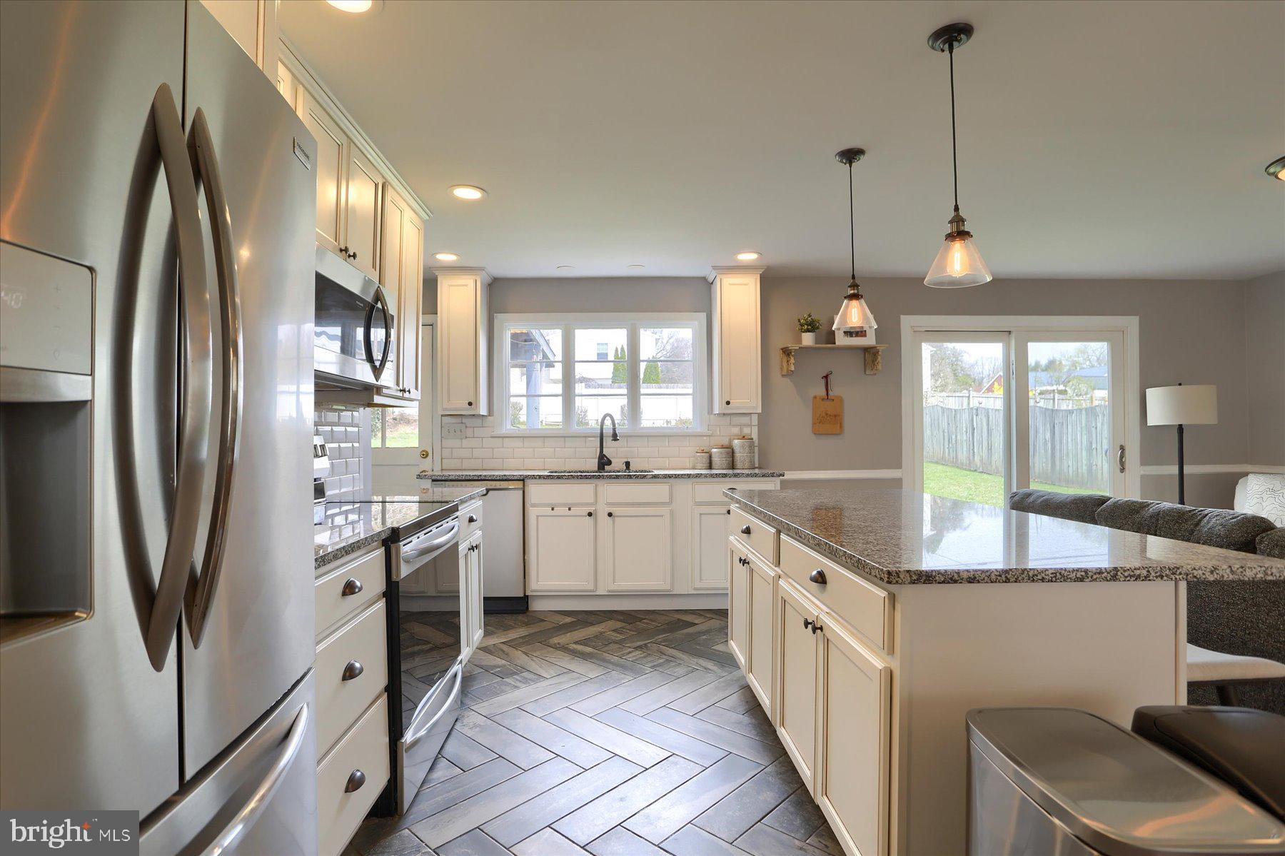 LENKER MANOR - Residential