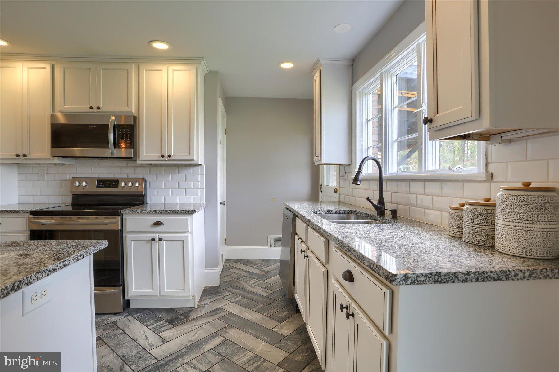 LENKER MANOR - Residential