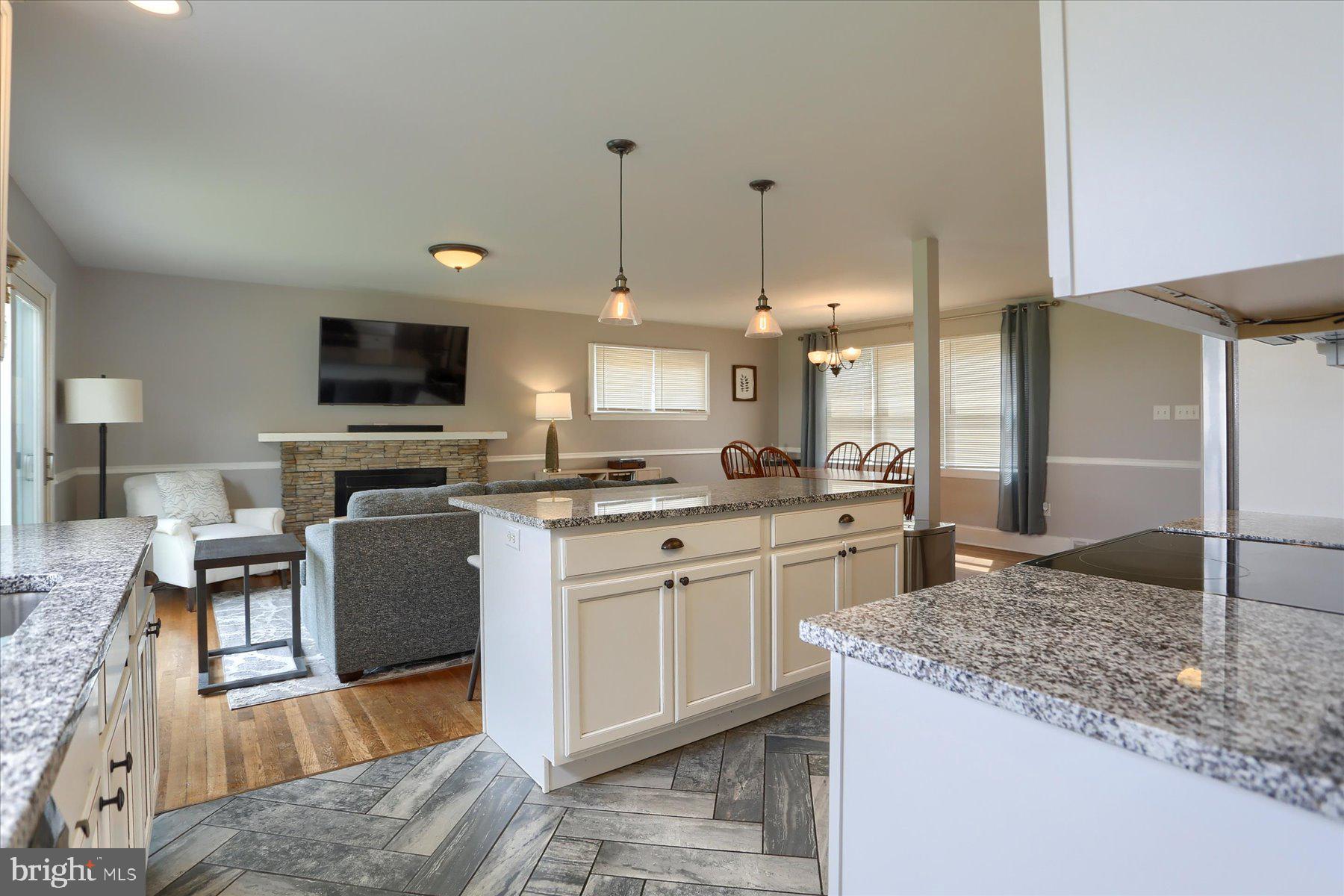 LENKER MANOR - Residential