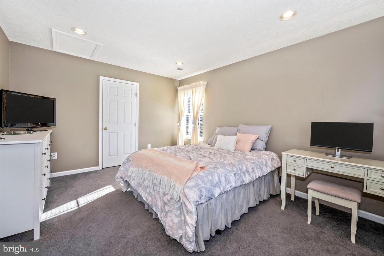 DEARBOUGHT - Residential Lease