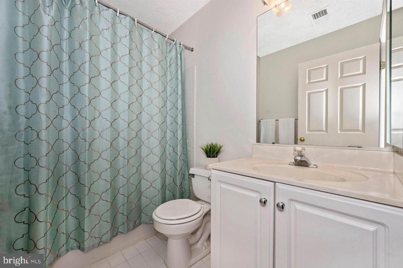 DEARBOUGHT - Residential Lease