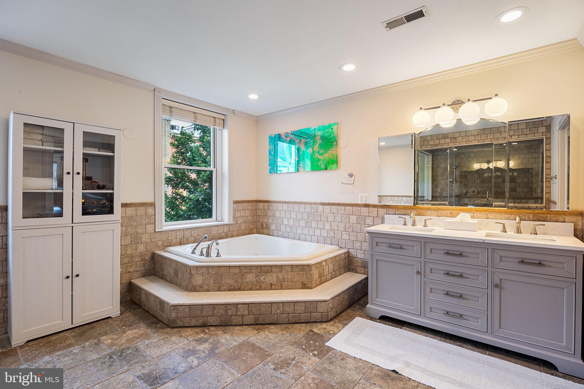 BELLA VISTA - Residential