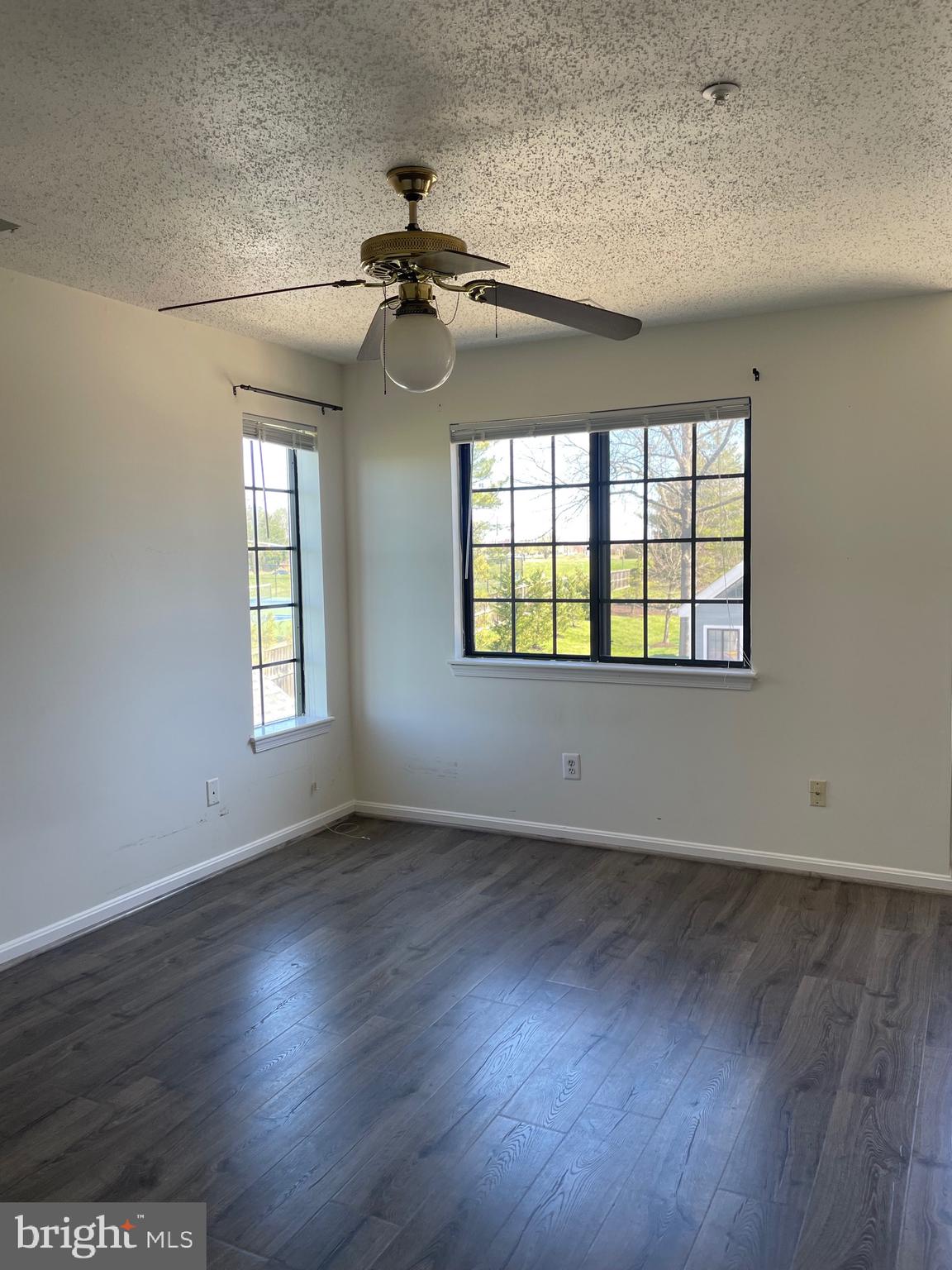 TIERS AT MANCHESTER LAKE - Residential Lease