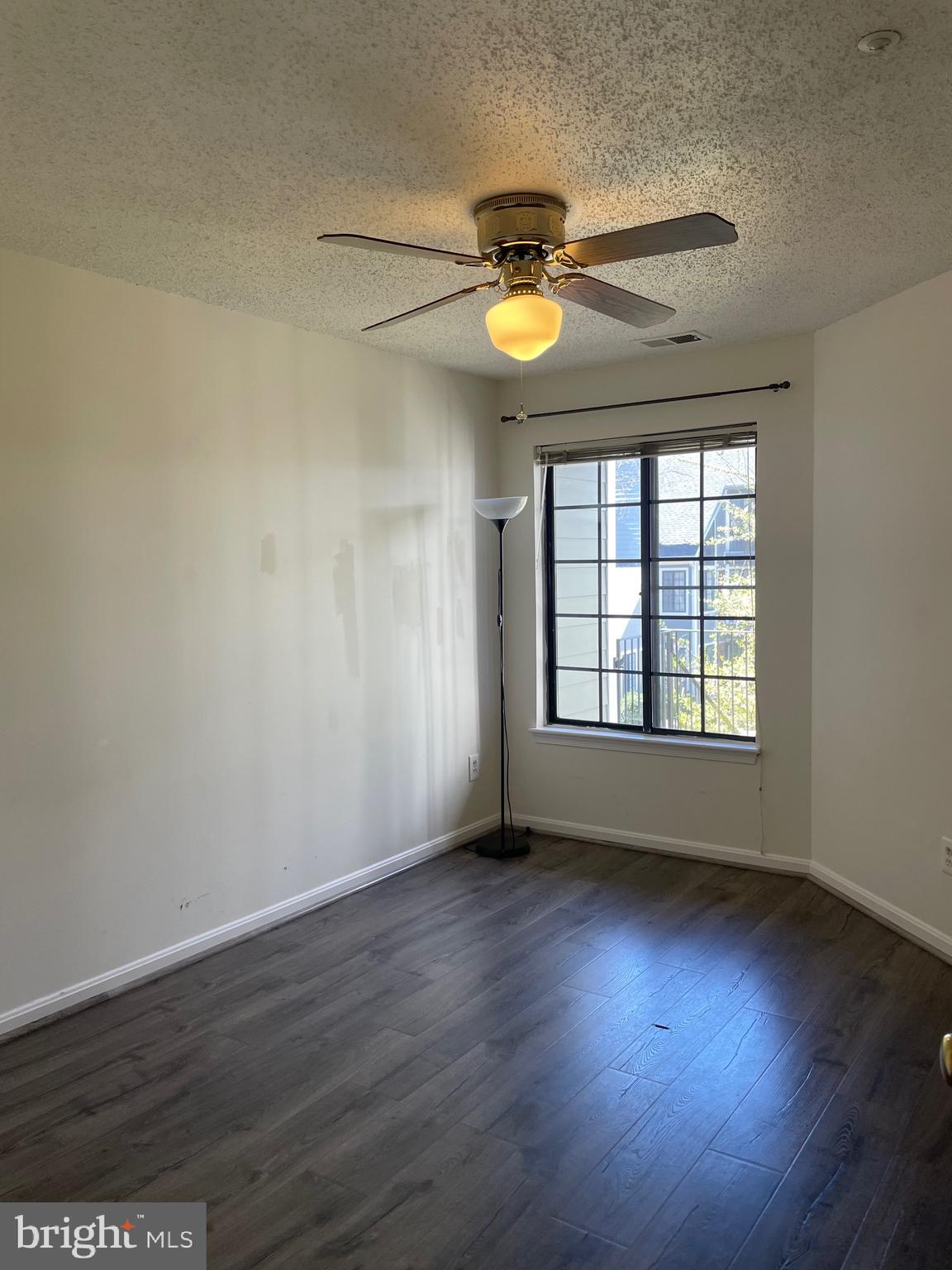 TIERS AT MANCHESTER LAKE - Residential Lease