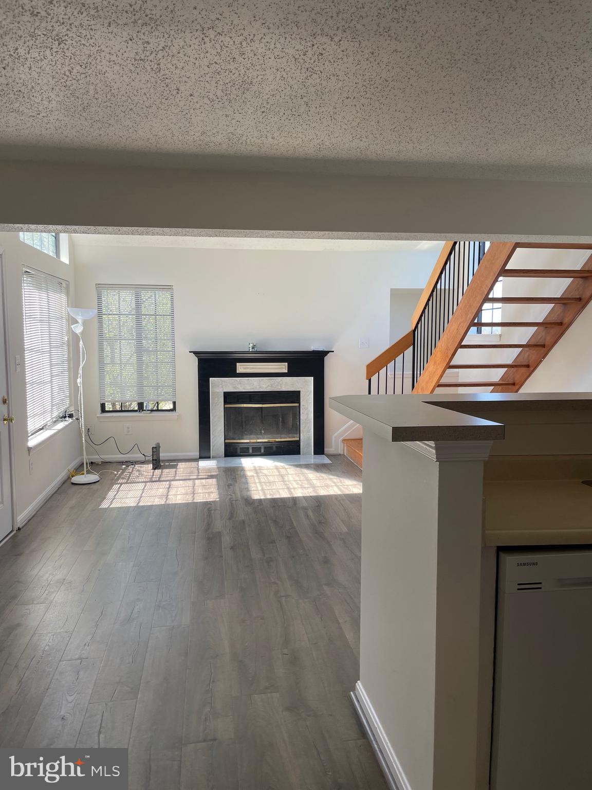 TIERS AT MANCHESTER LAKE - Residential Lease