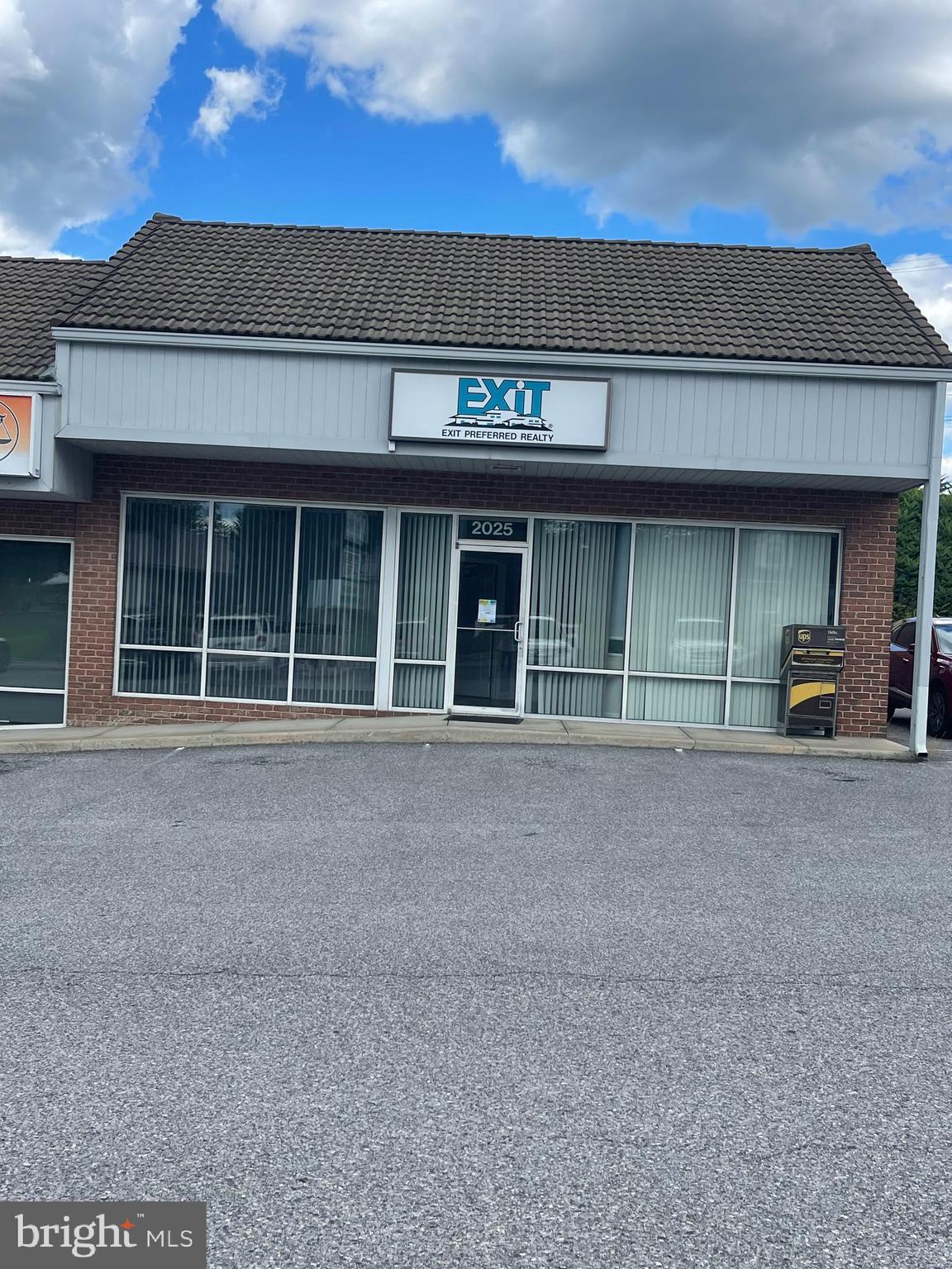 For Rent – Prime location! Beautiful 2,000 sq. ft. business office space featuring 7 private offices, bathroom and storage area. Perfect for professional use, conveniently located with great visibility. $2,000/month. Call for details today!