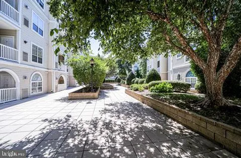 4550 Strutfield Lane Unit 2225, Alexandria, VA MLS: VAAX2058694
