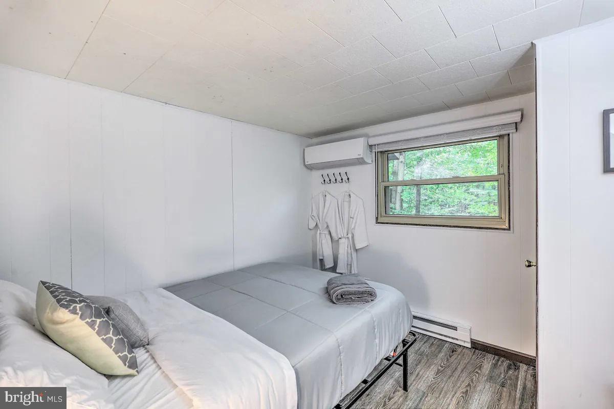 ARROWHEAD LAKES - Residential