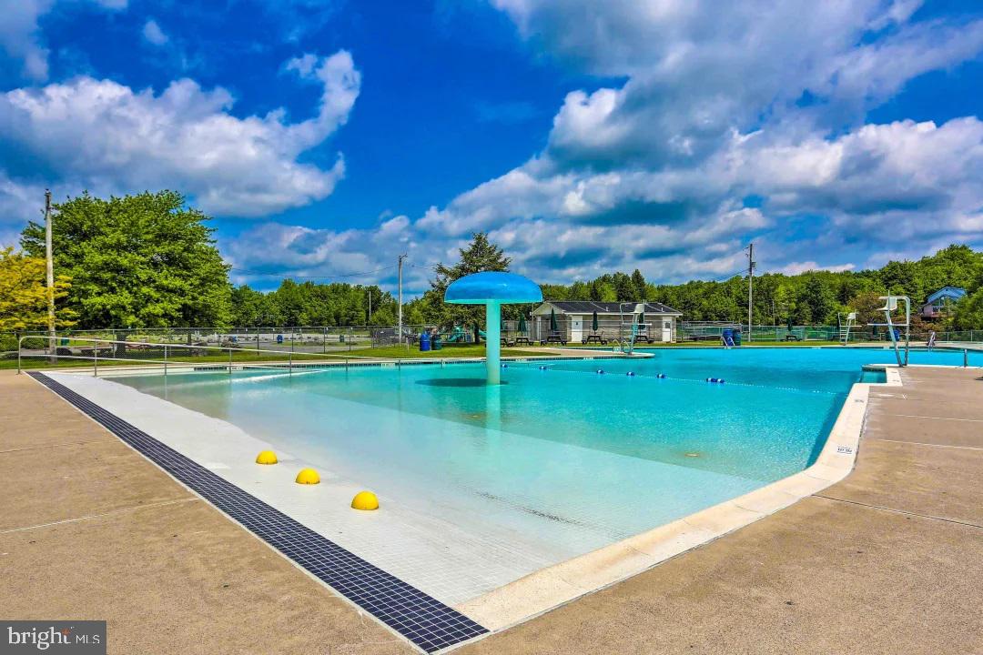 ARROWHEAD LAKES - Residential