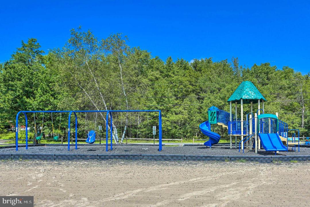 ARROWHEAD LAKES - Residential