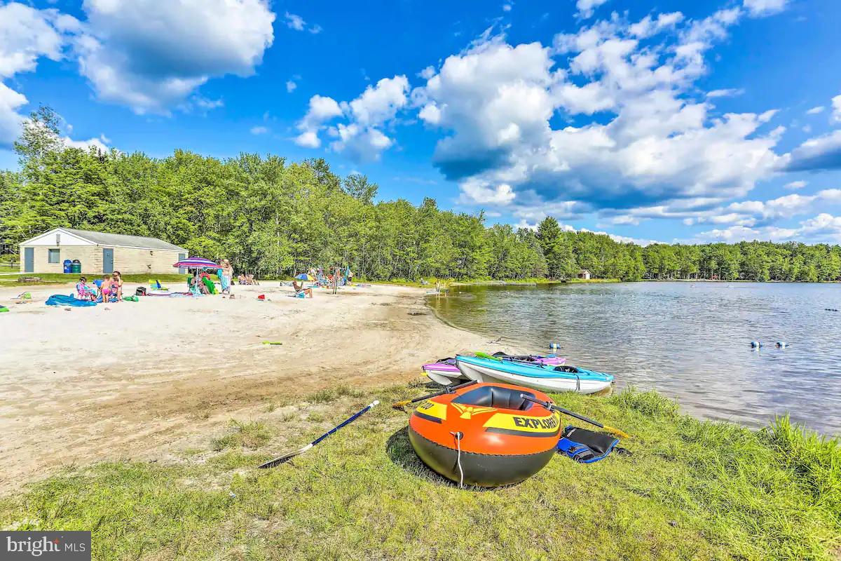 ARROWHEAD LAKES - Residential