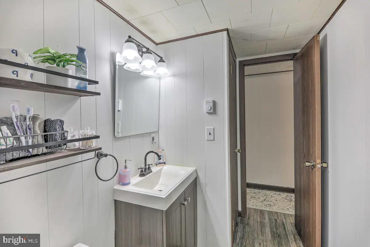 ARROWHEAD LAKES - Residential