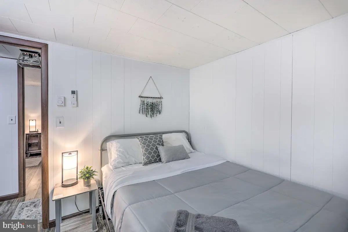 ARROWHEAD LAKES - Residential