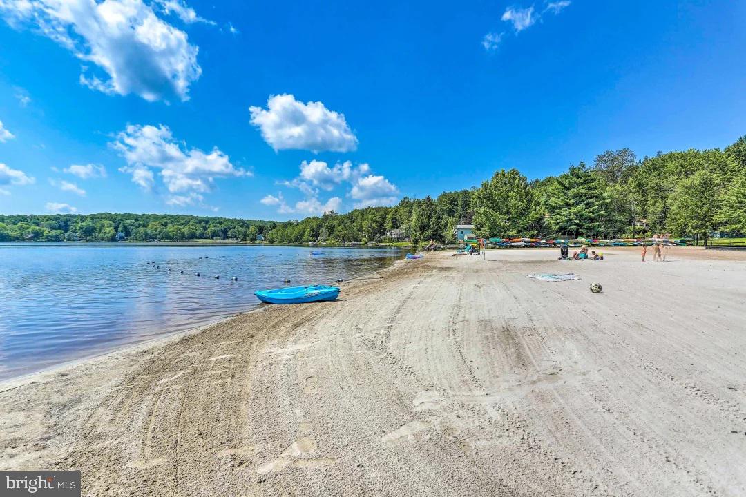 ARROWHEAD LAKES - Residential