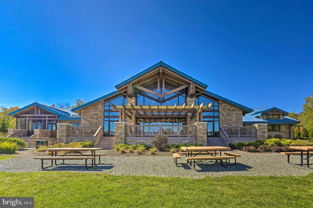 ARROWHEAD LAKES - Residential