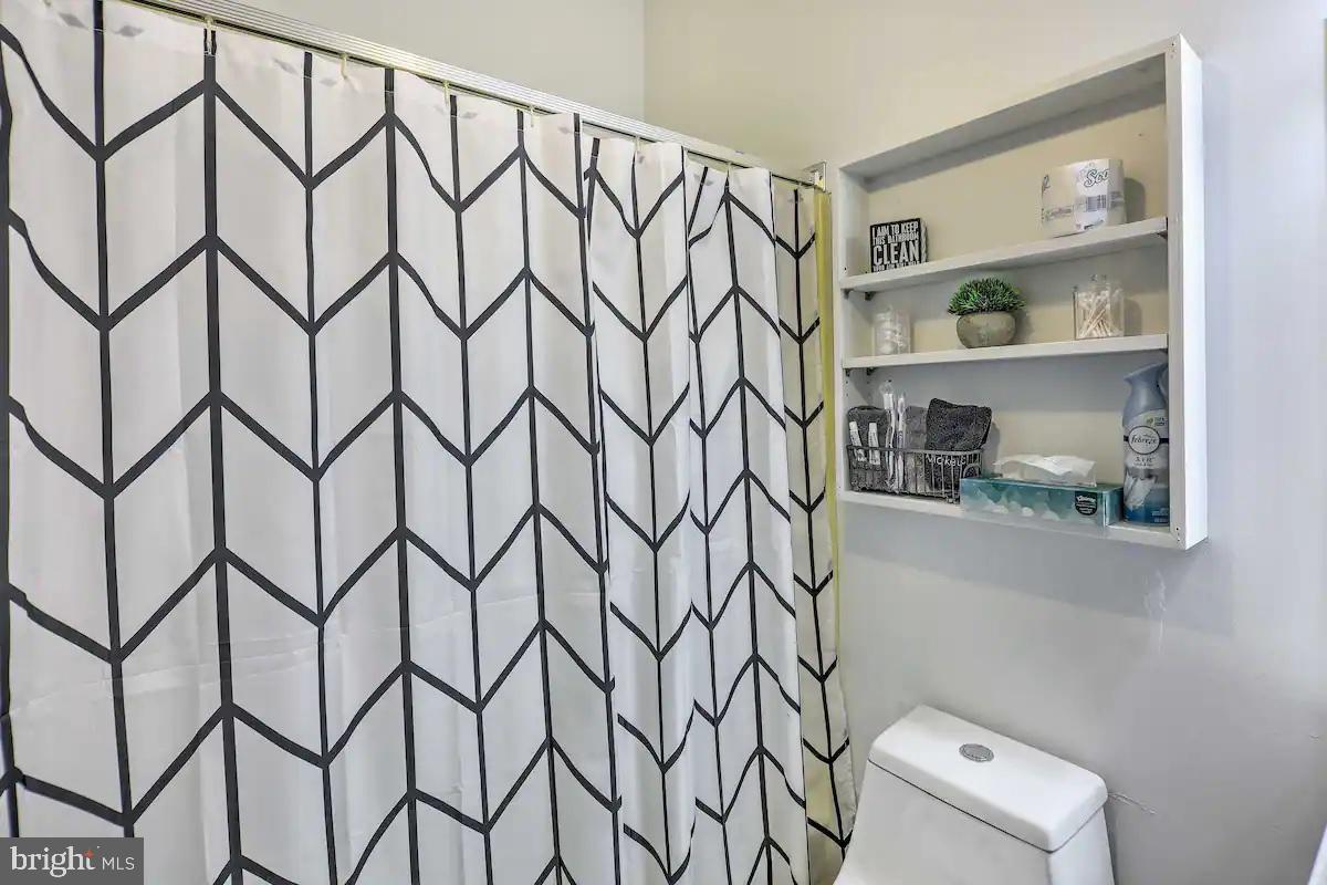 ARROWHEAD LAKES - Residential