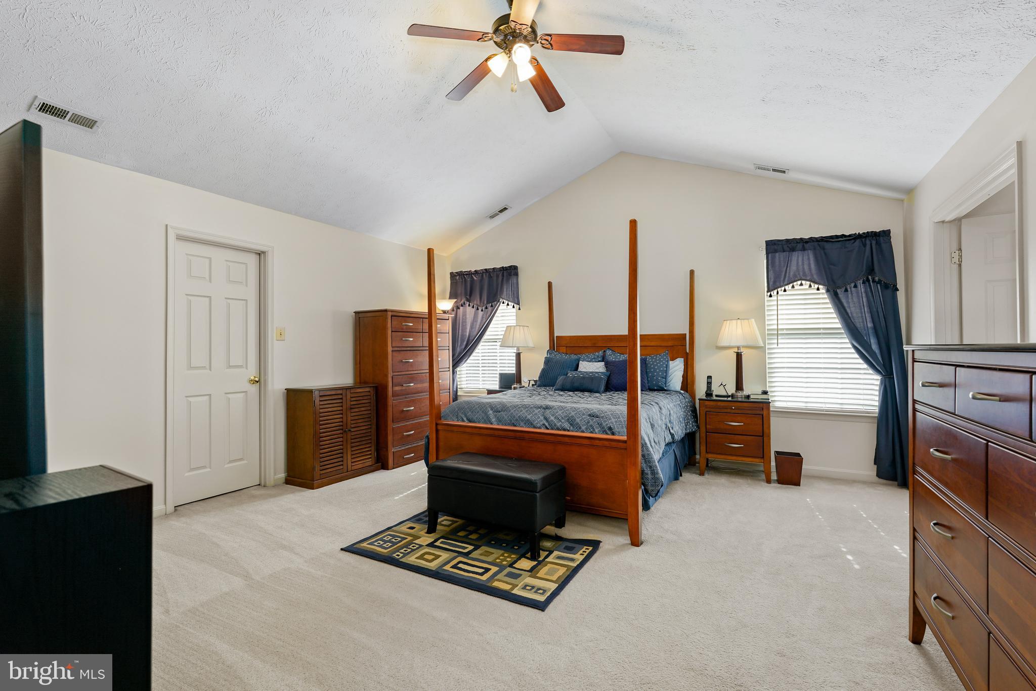 FOREST KNOLL - Residential