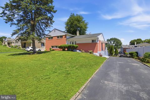 Photo of 417 Foster Drive, SPRINGFIELD, PA 19064 (MLS # PADE2116524)