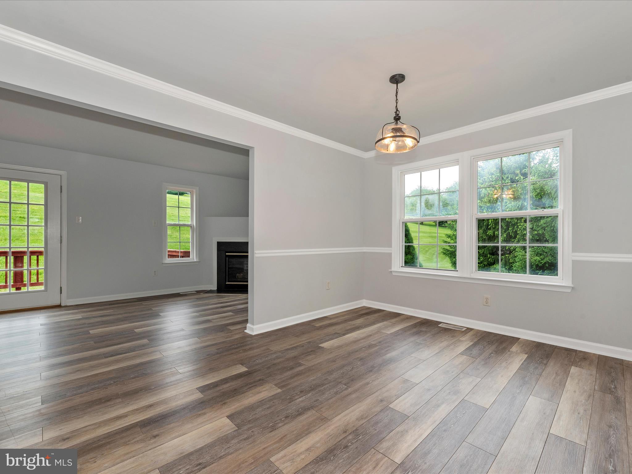 WHISPERING RIDGE - Residential