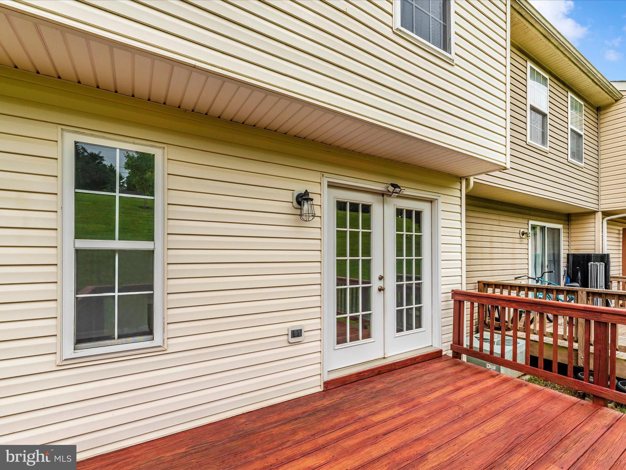 WHISPERING RIDGE - Residential