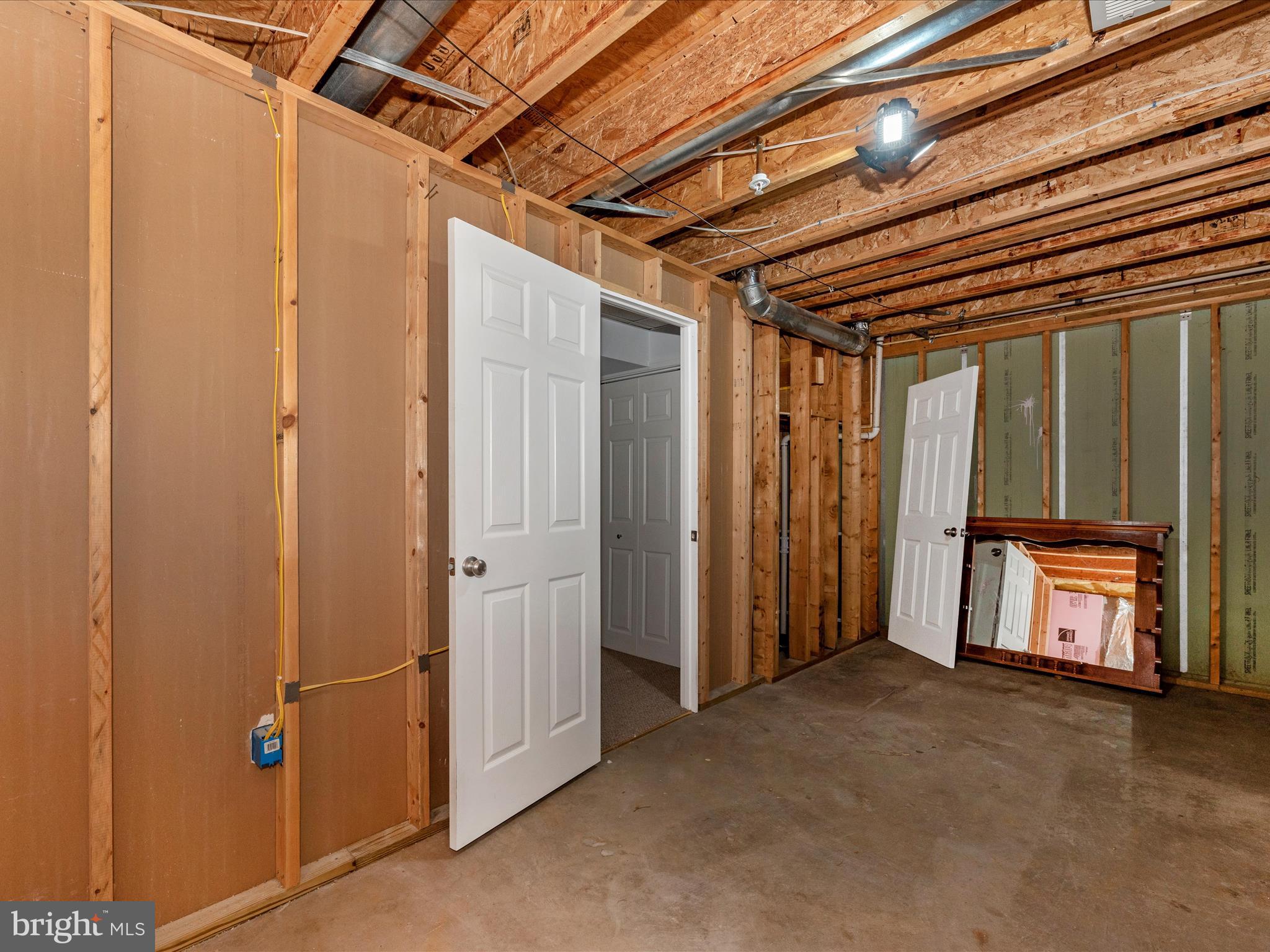 WHISPERING RIDGE - Residential