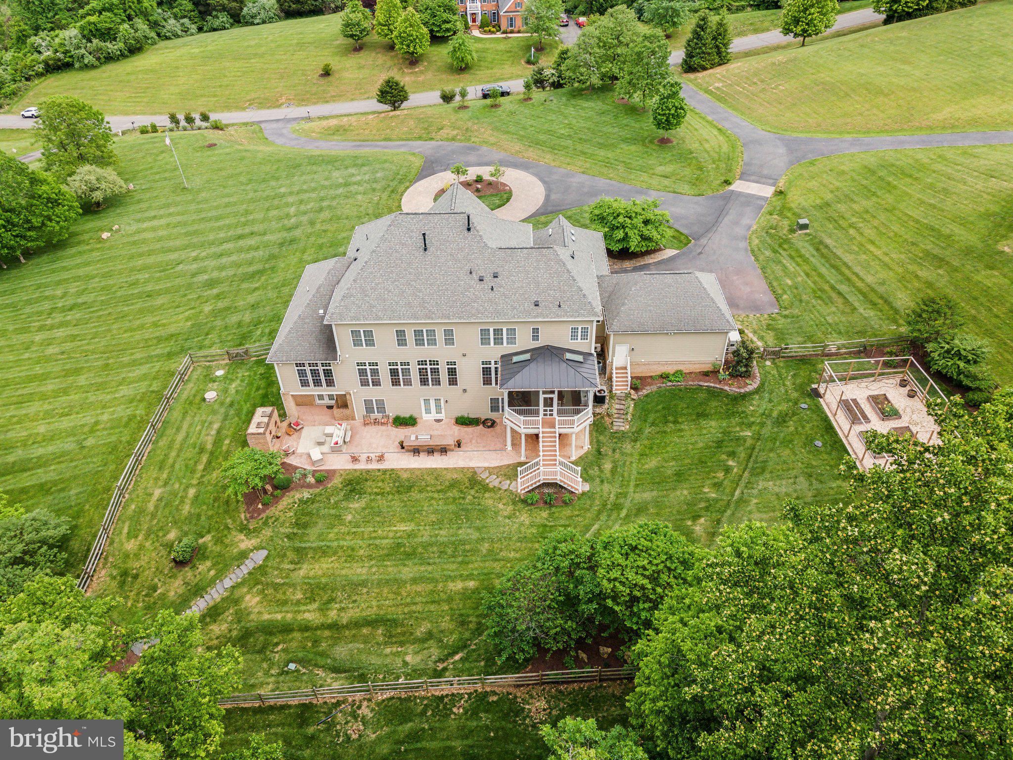 PARK MEADOWS - Residential