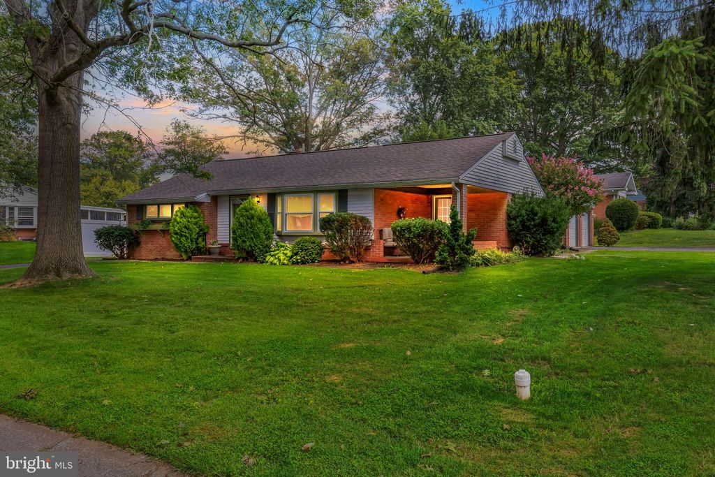 Photo of 2704 Kimberly Road, Lancaster, PA 17603 (MLS # PALA2054910)