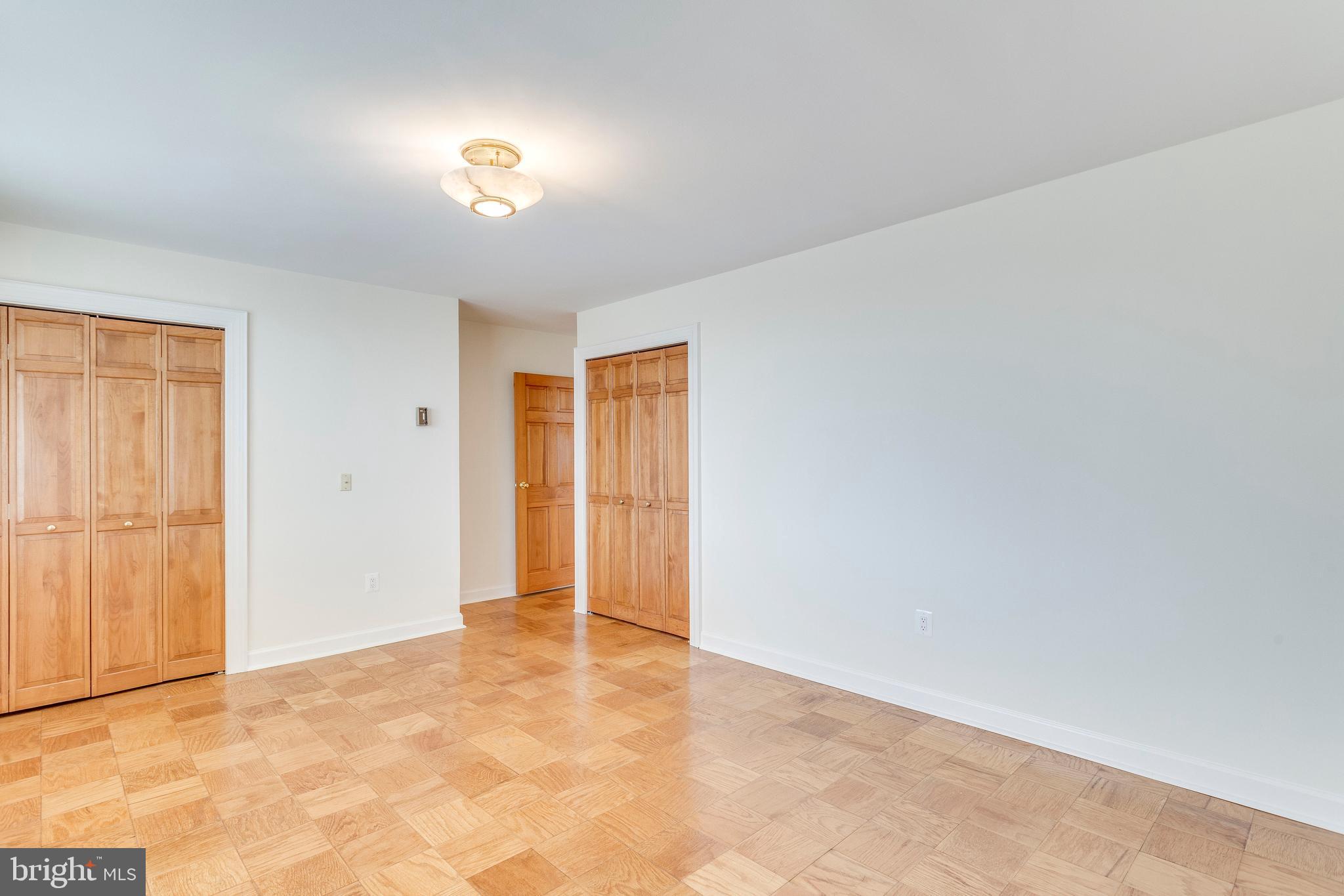 RIVER TOWERS - Residential Lease