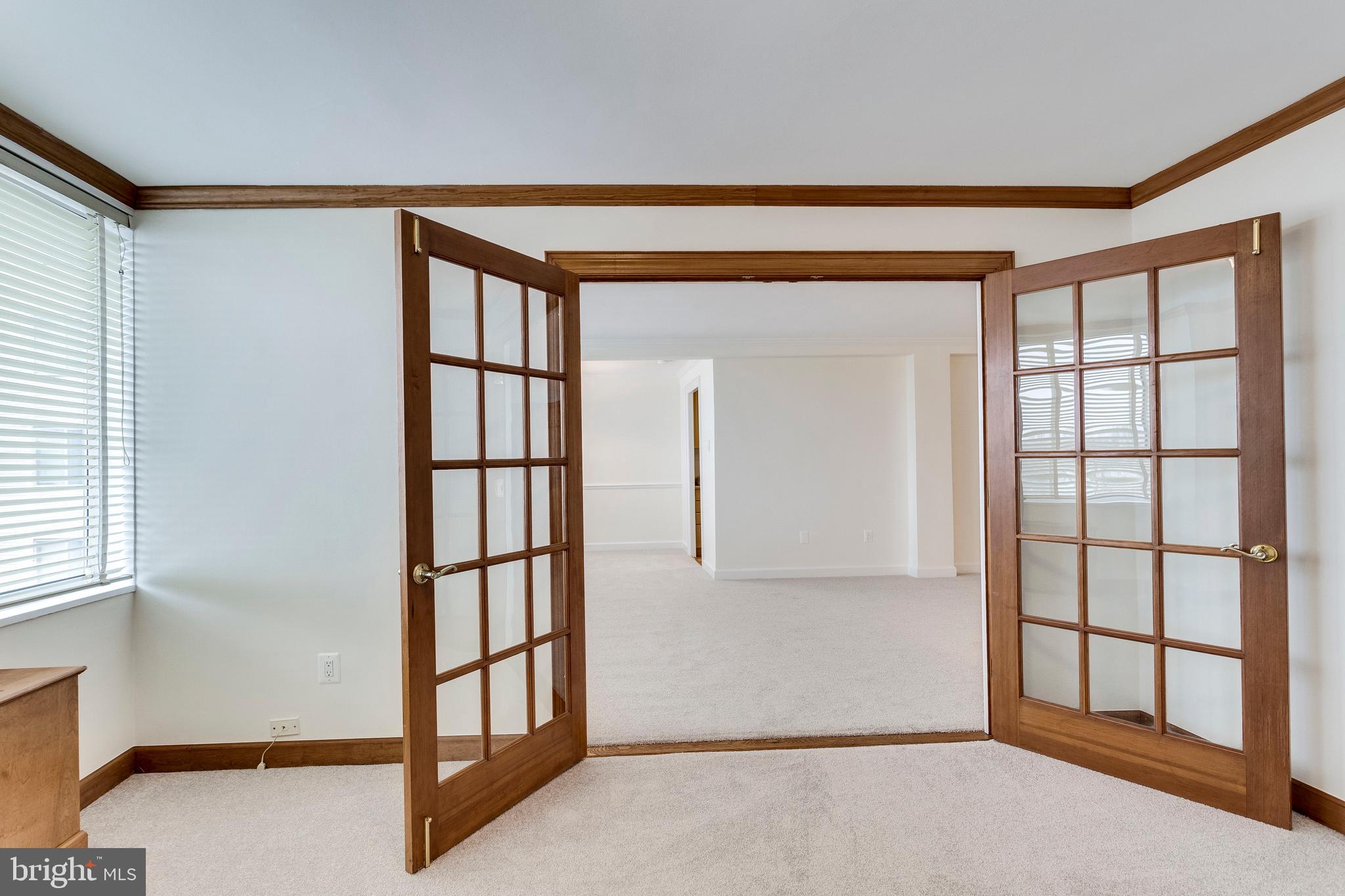 RIVER TOWERS - Residential Lease