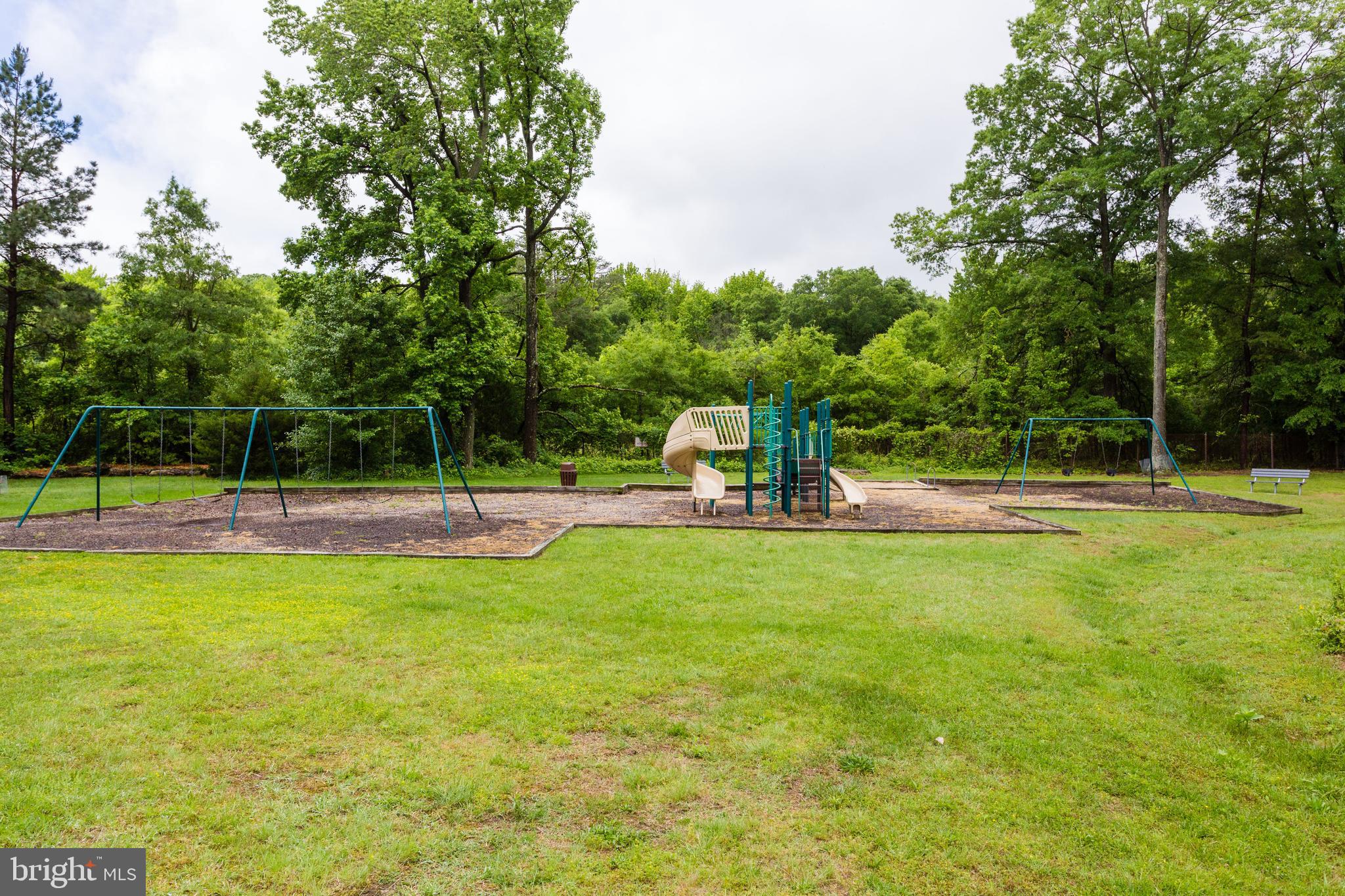 RIVER TOWERS - Residential Lease