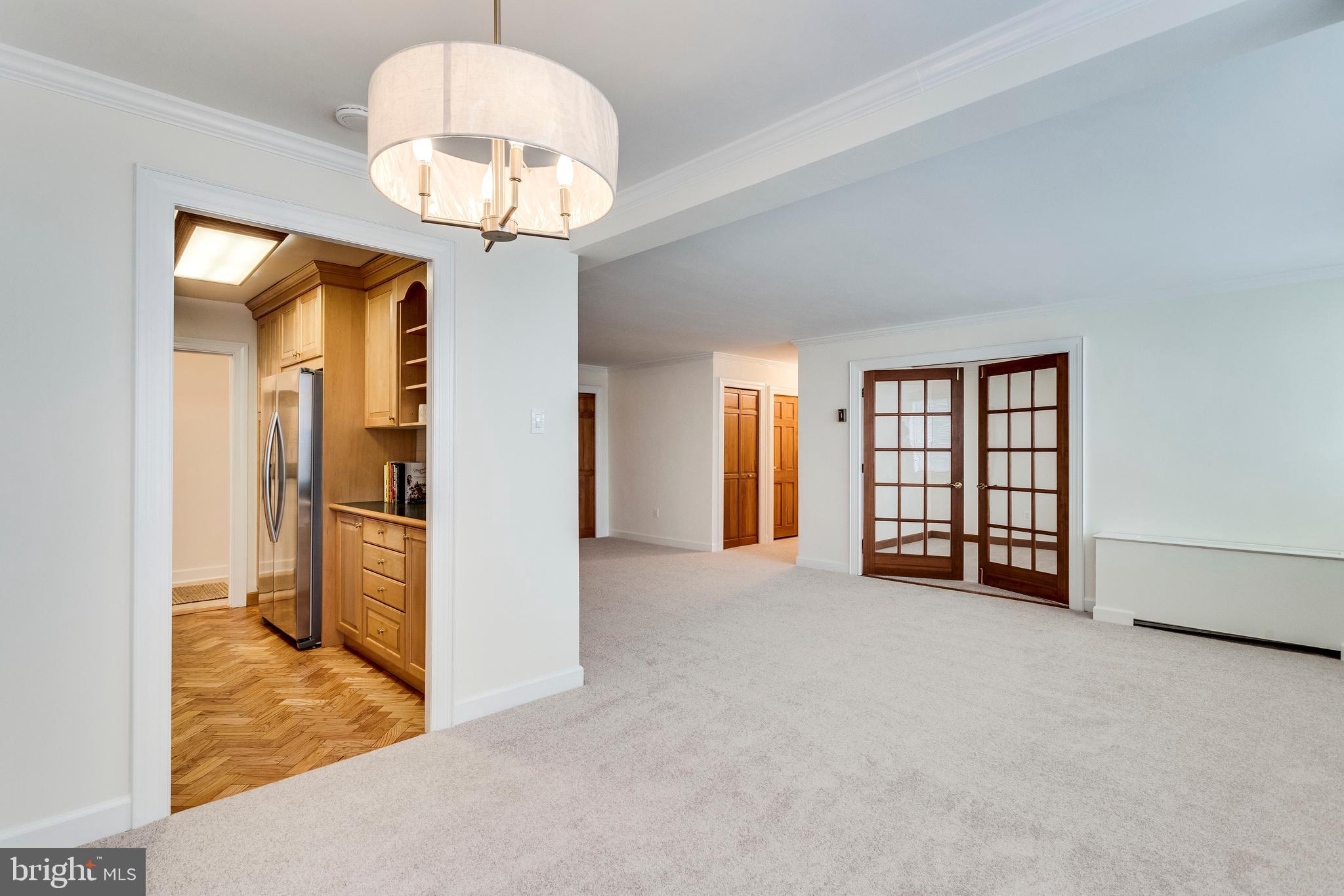 RIVER TOWERS - Residential Lease