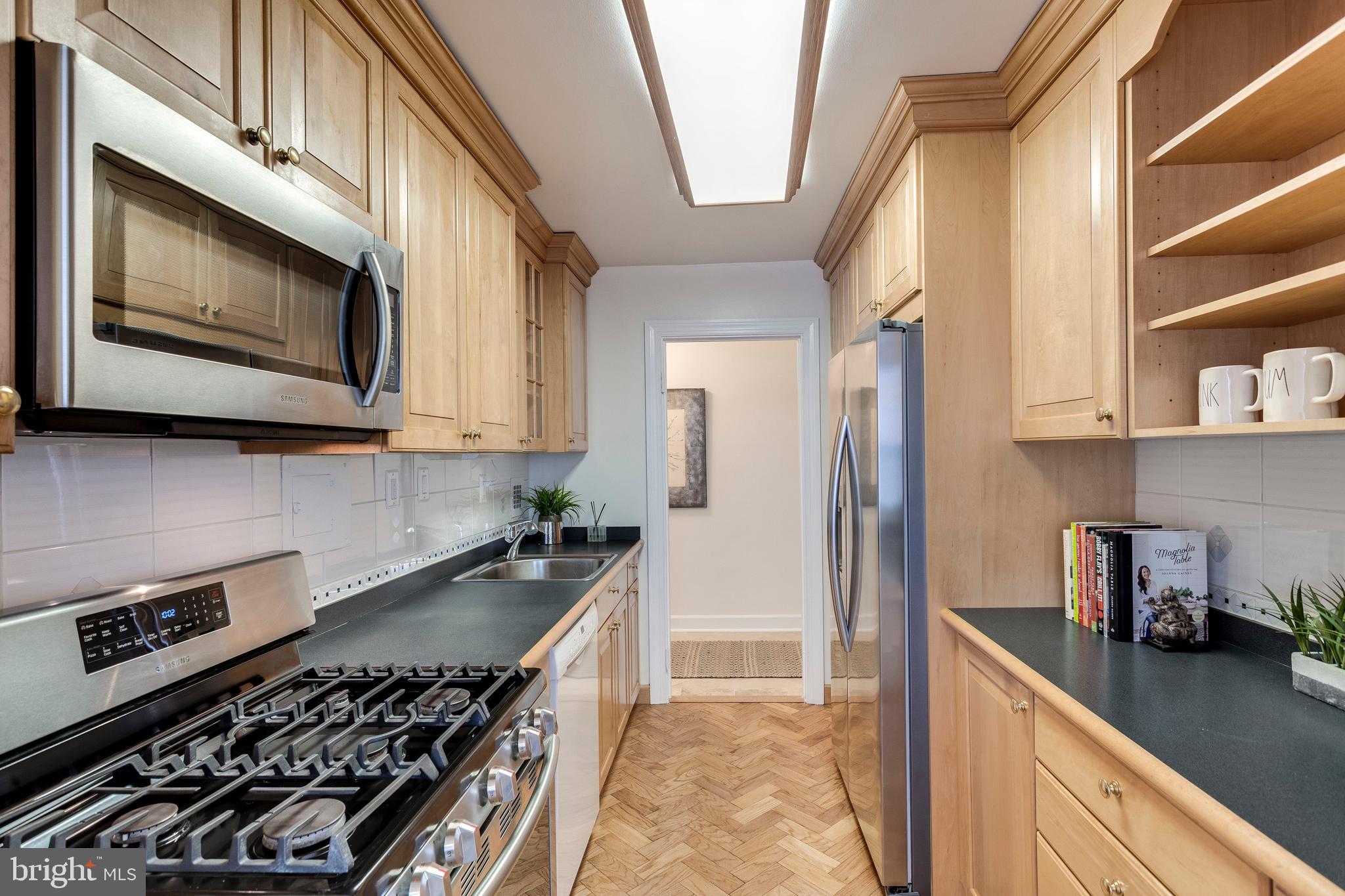 RIVER TOWERS - Residential Lease