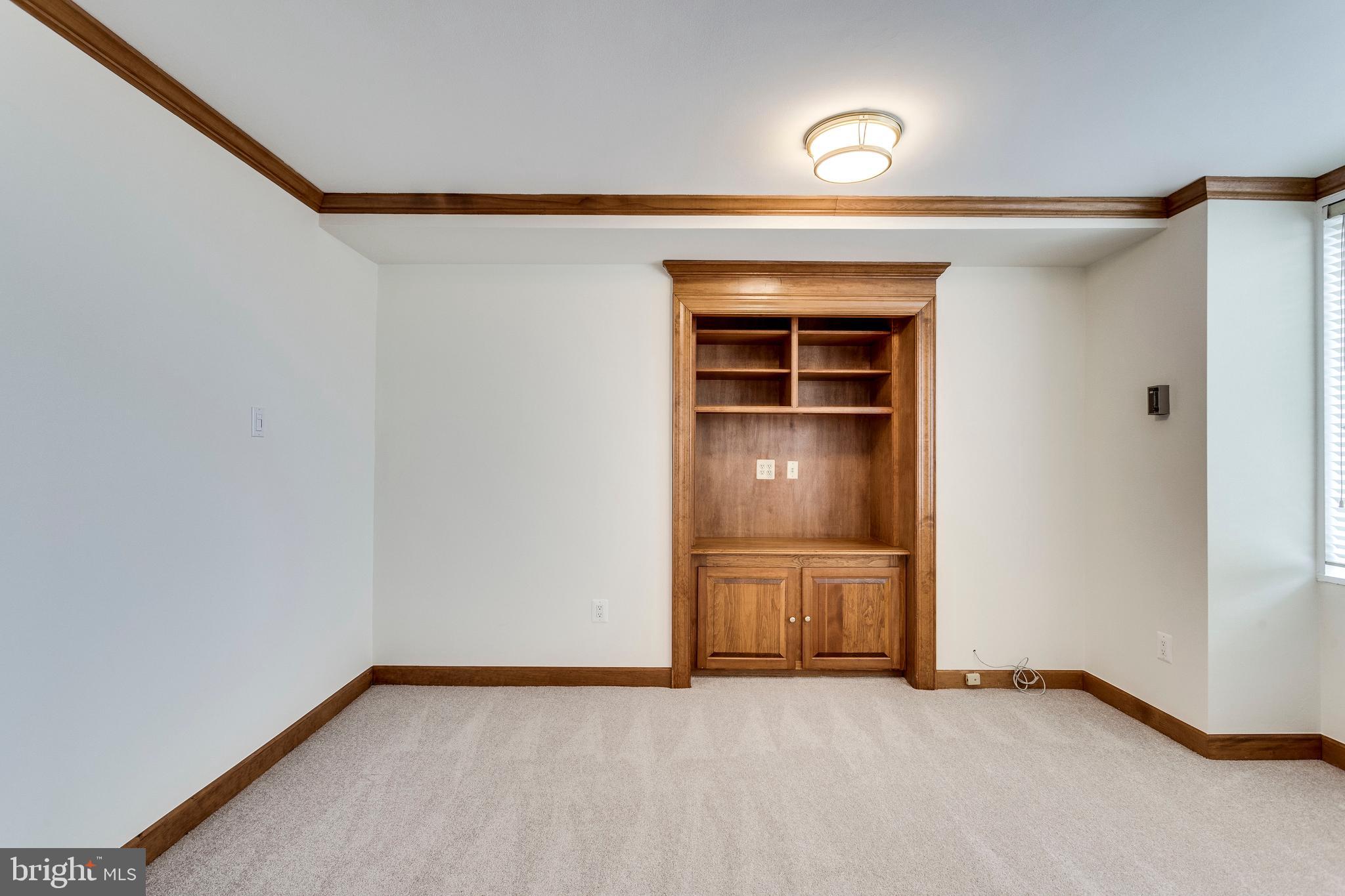 RIVER TOWERS - Residential Lease