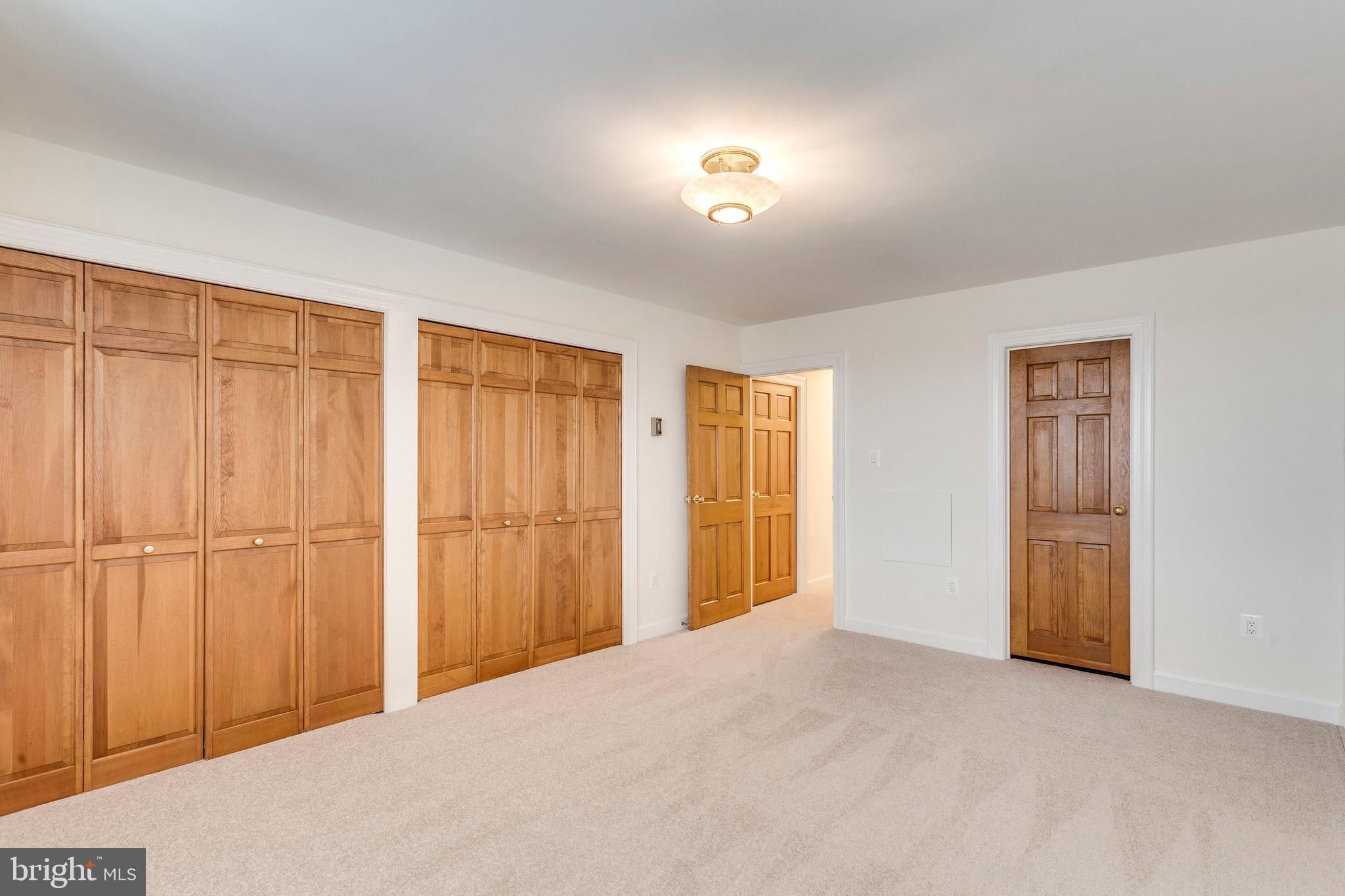 RIVER TOWERS - Residential Lease