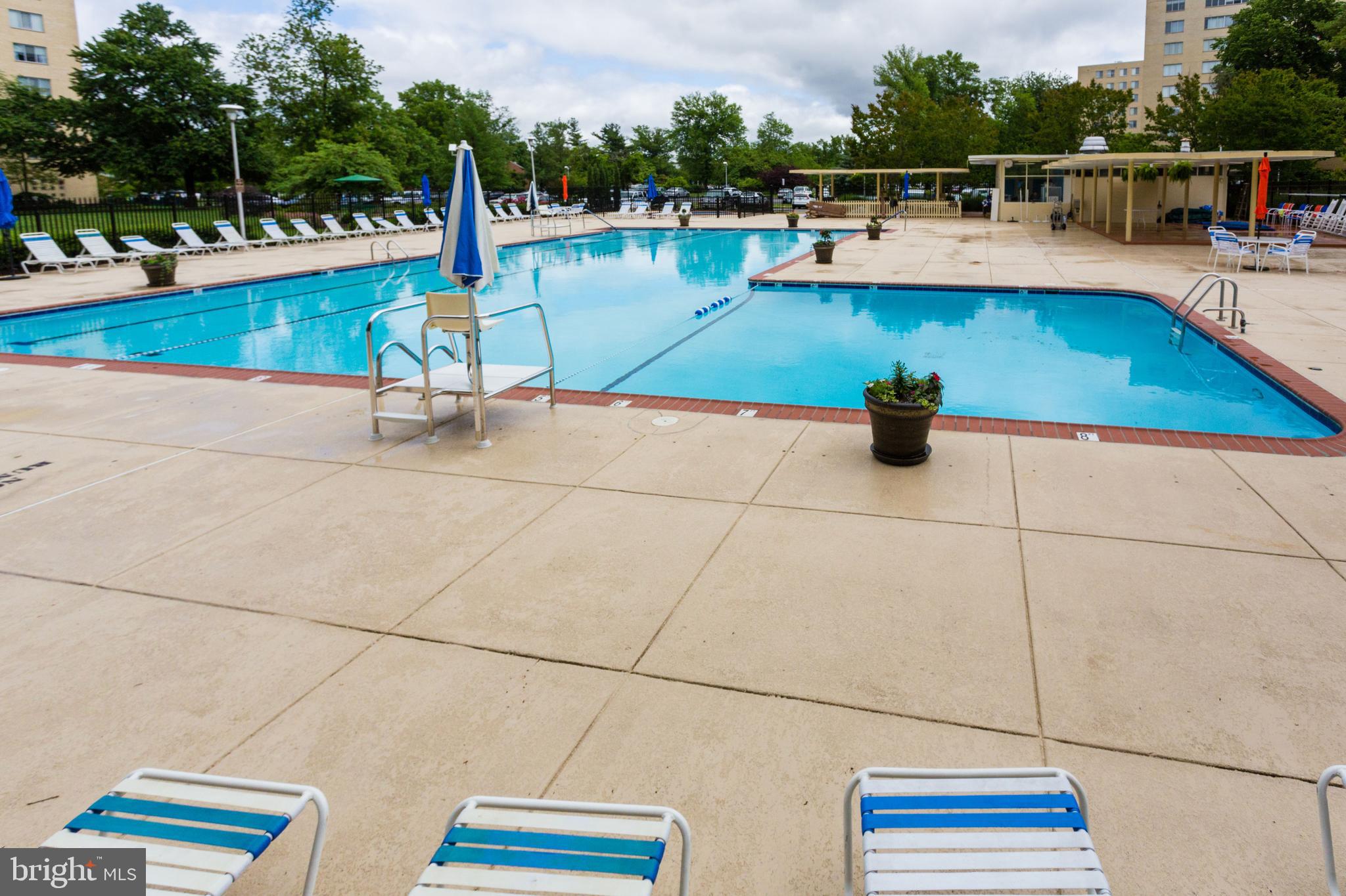 RIVER TOWERS - Residential Lease