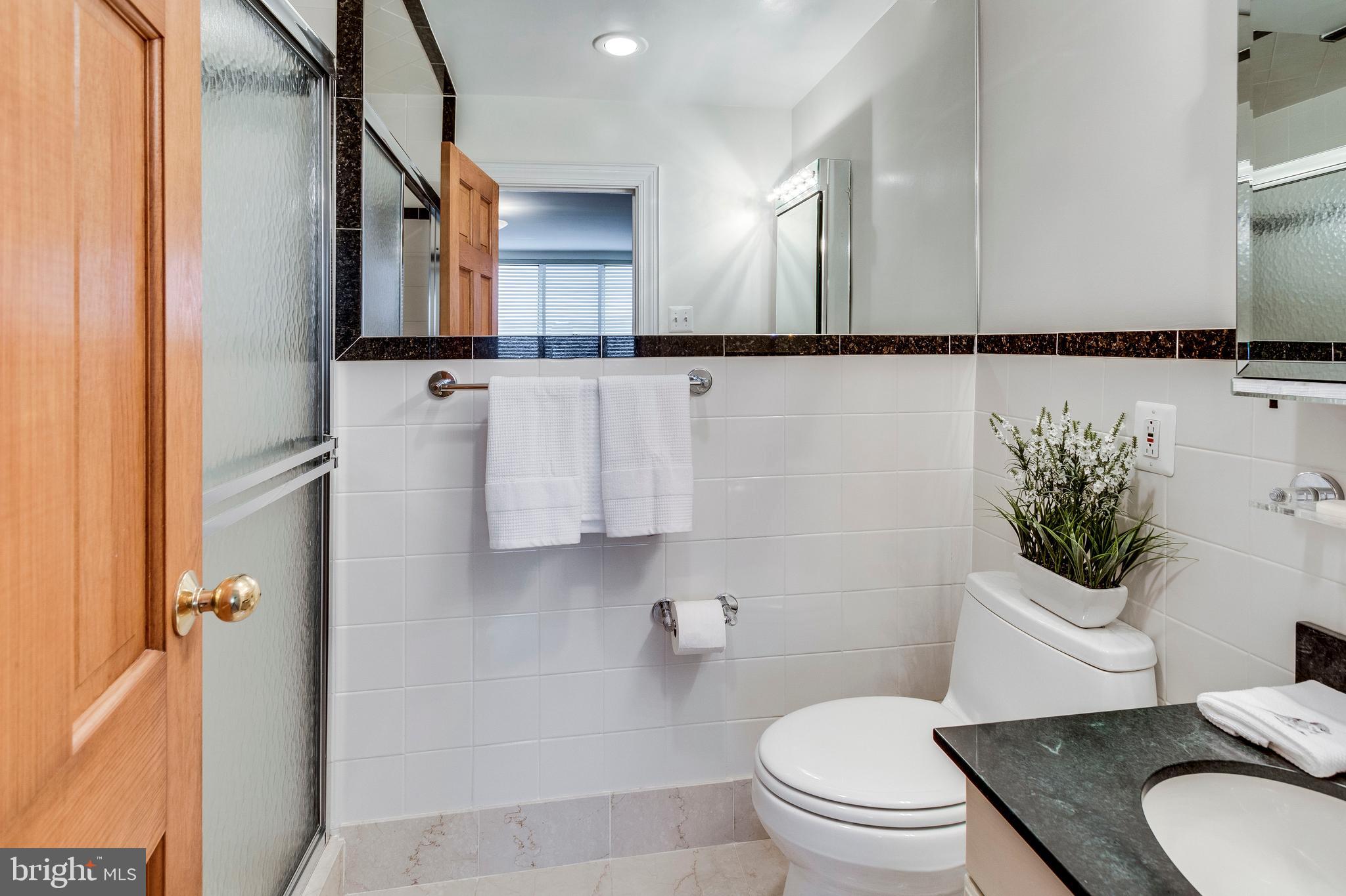 RIVER TOWERS - Residential Lease