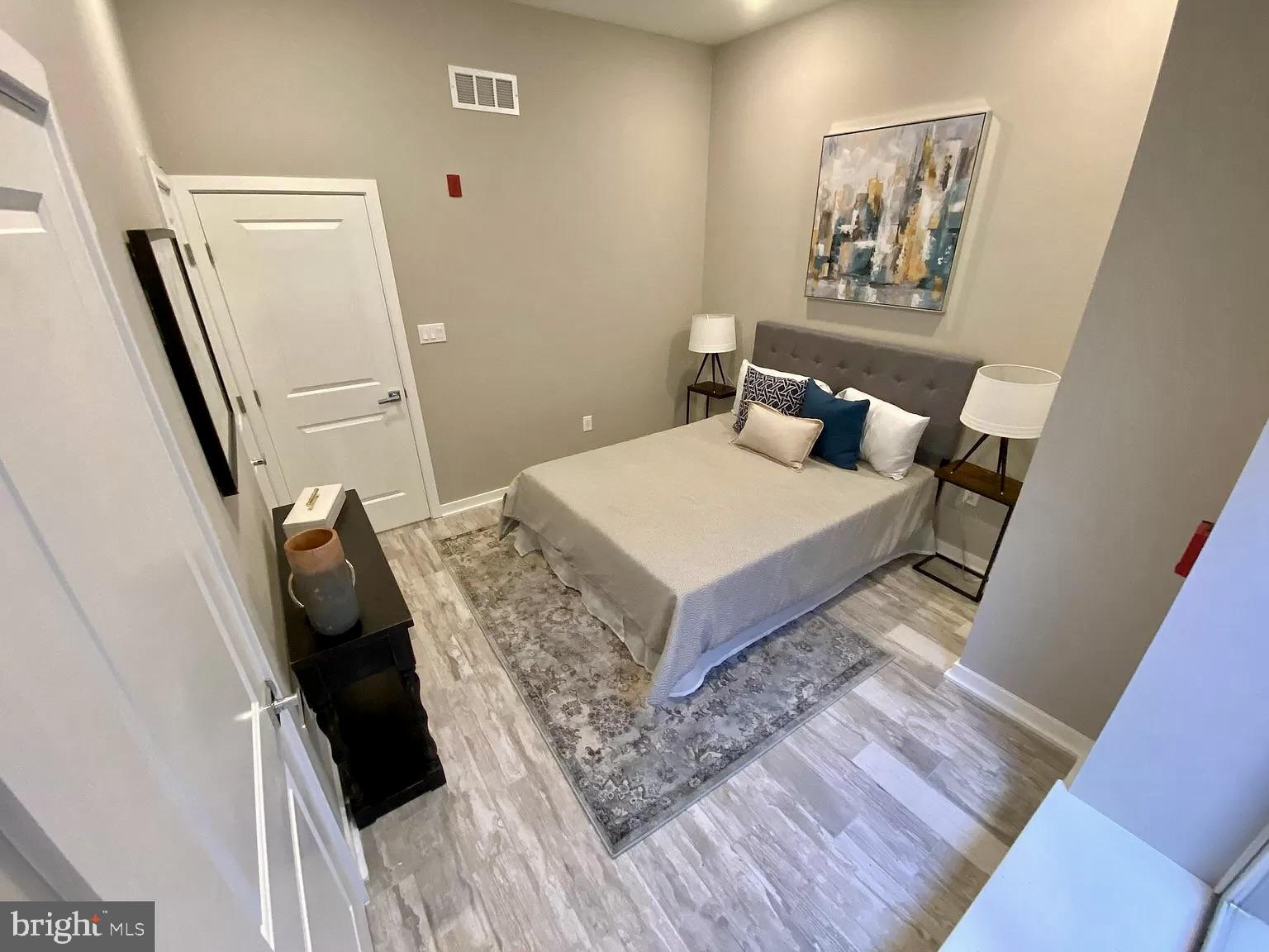 ART MUSEUM AREA - Residential Lease