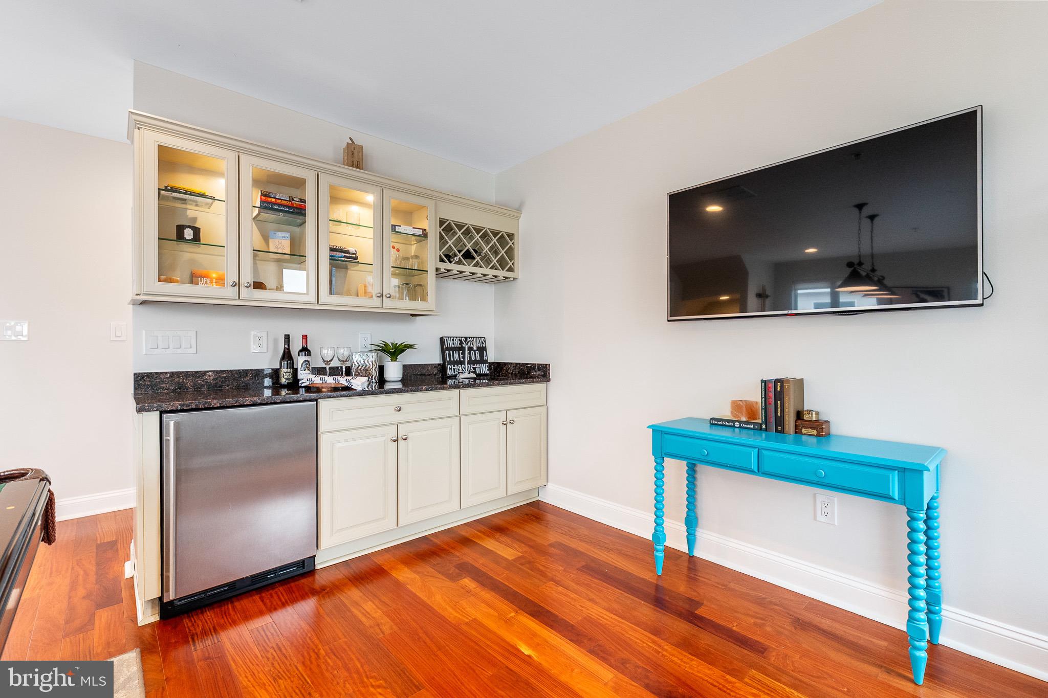PIER HOMES AT HARBORVIEW - Residential