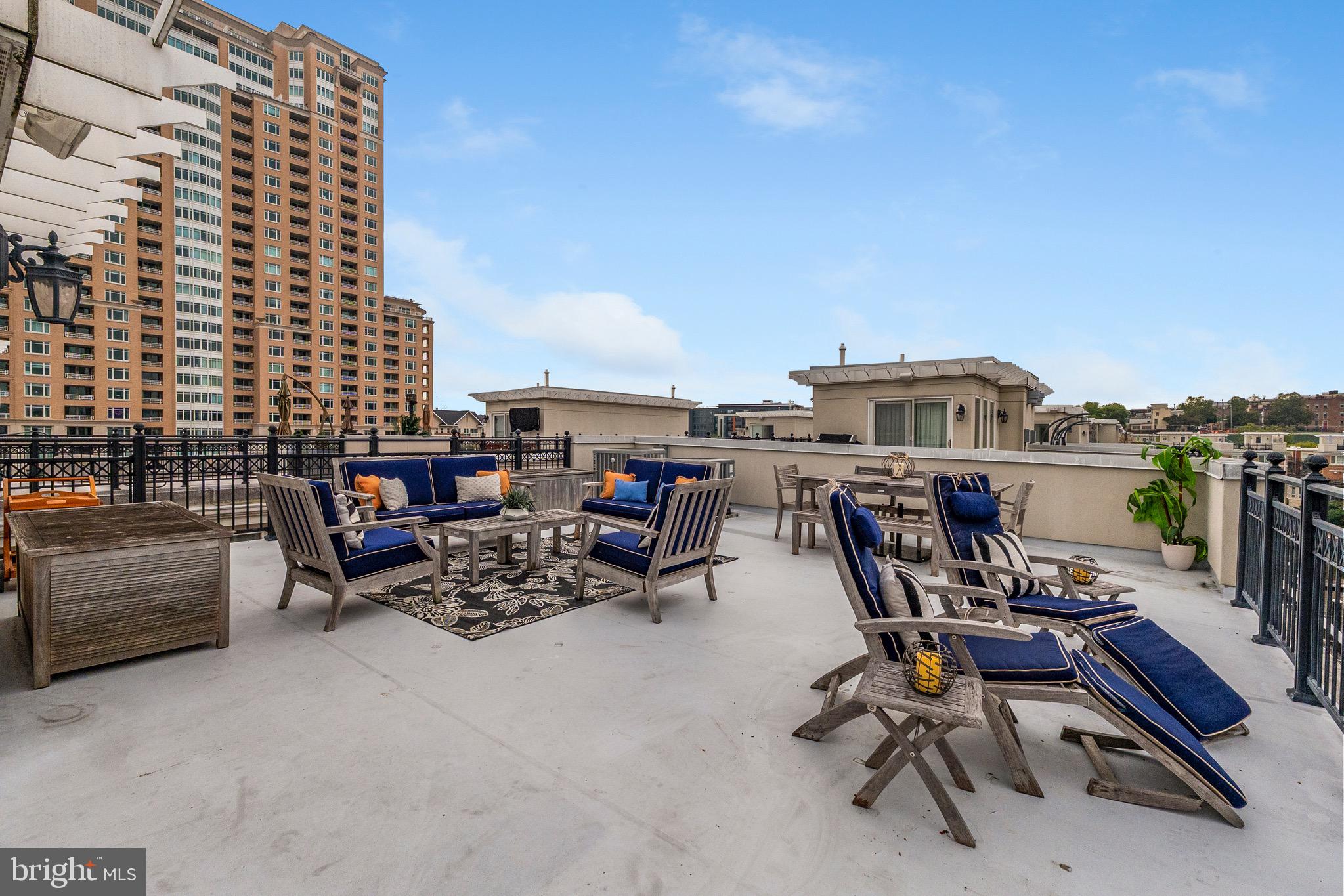 PIER HOMES AT HARBORVIEW - Residential