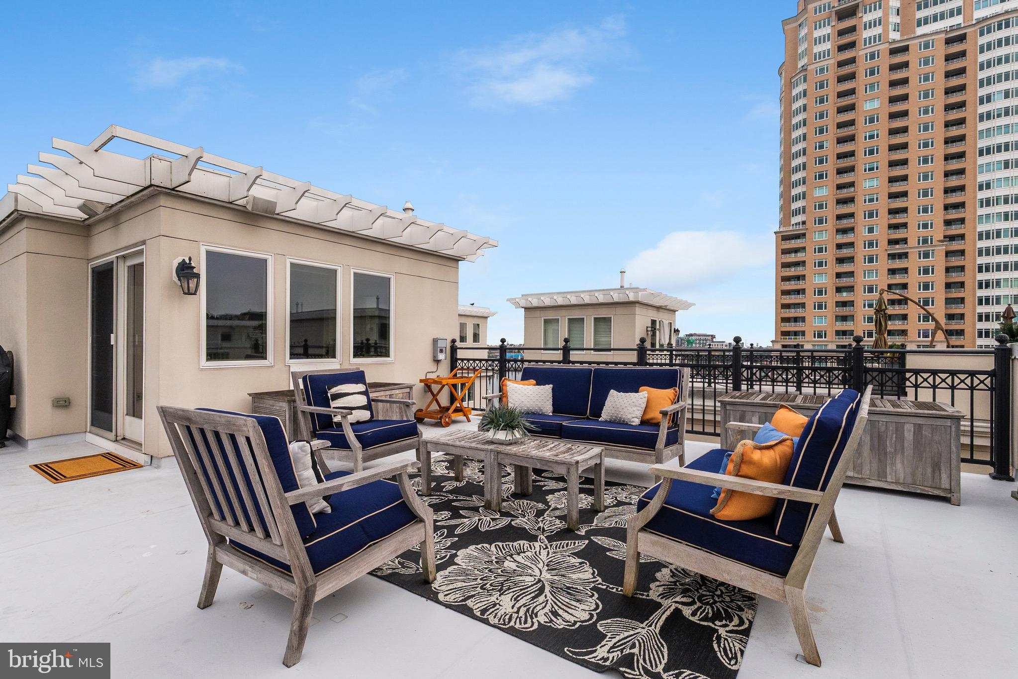 PIER HOMES AT HARBORVIEW - Residential